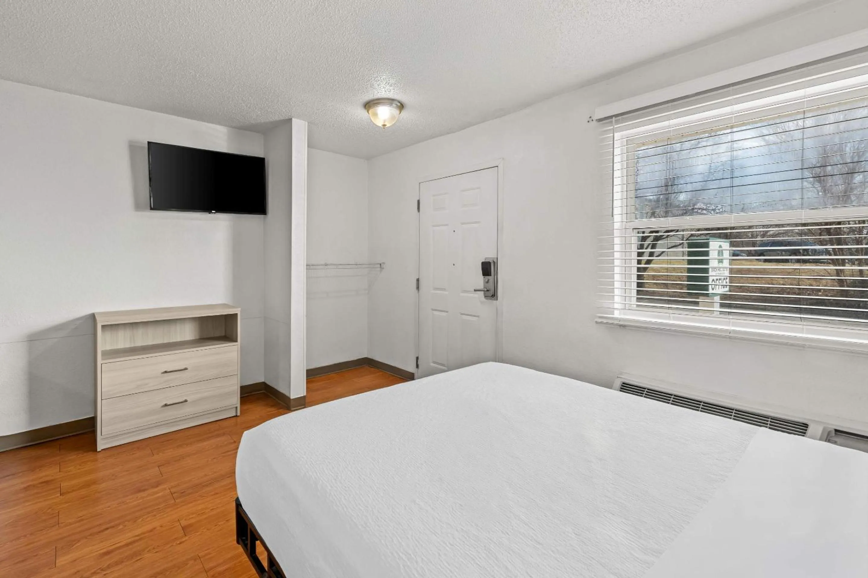 acessibility, Bed in Birch Hill Suites Kansas City - Independence