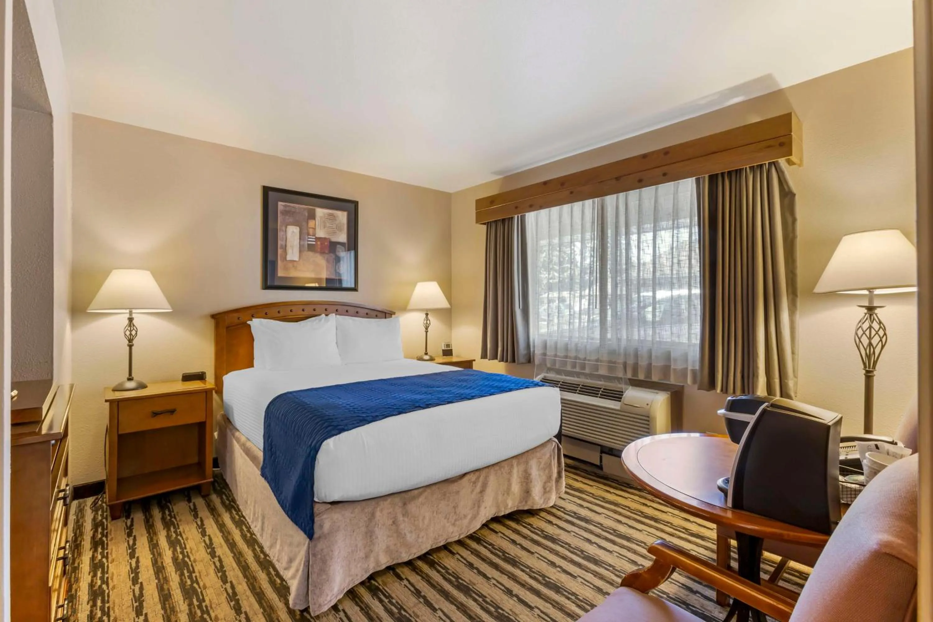 Bedroom, Bed in Best Western Sunset Inn