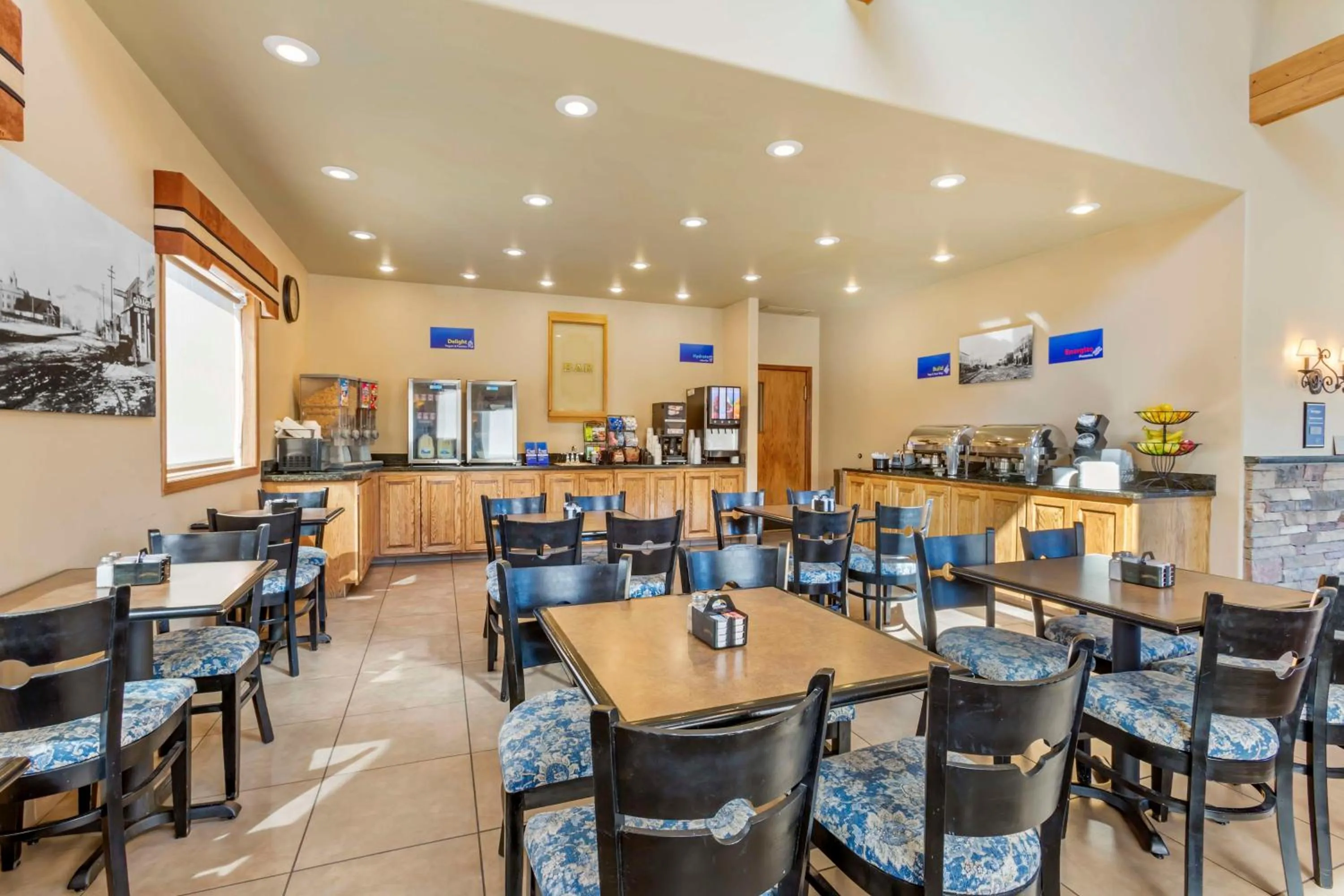 Breakfast in Best Western Sunset Inn