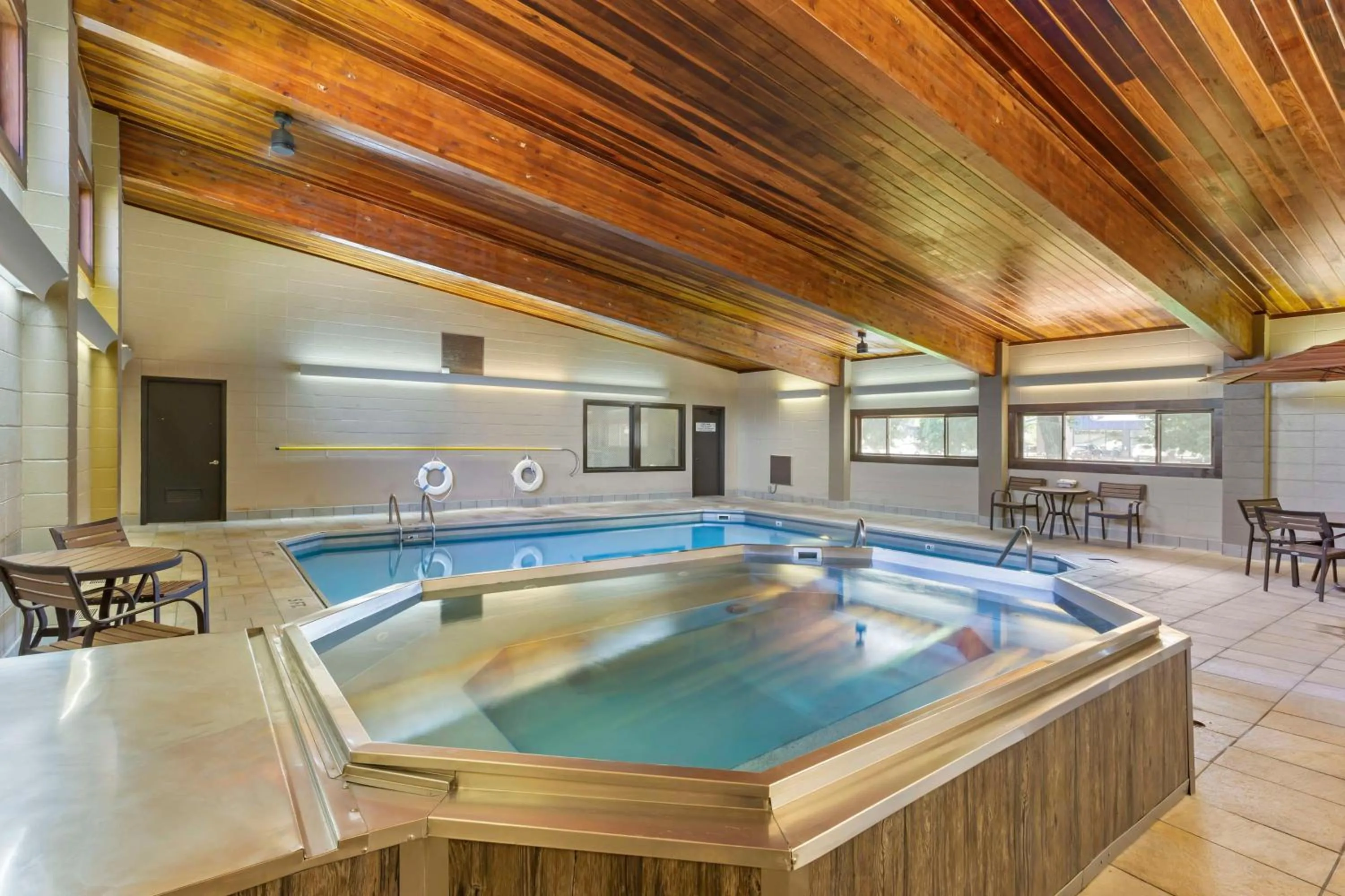 Pool view in Best Western Sunset Inn