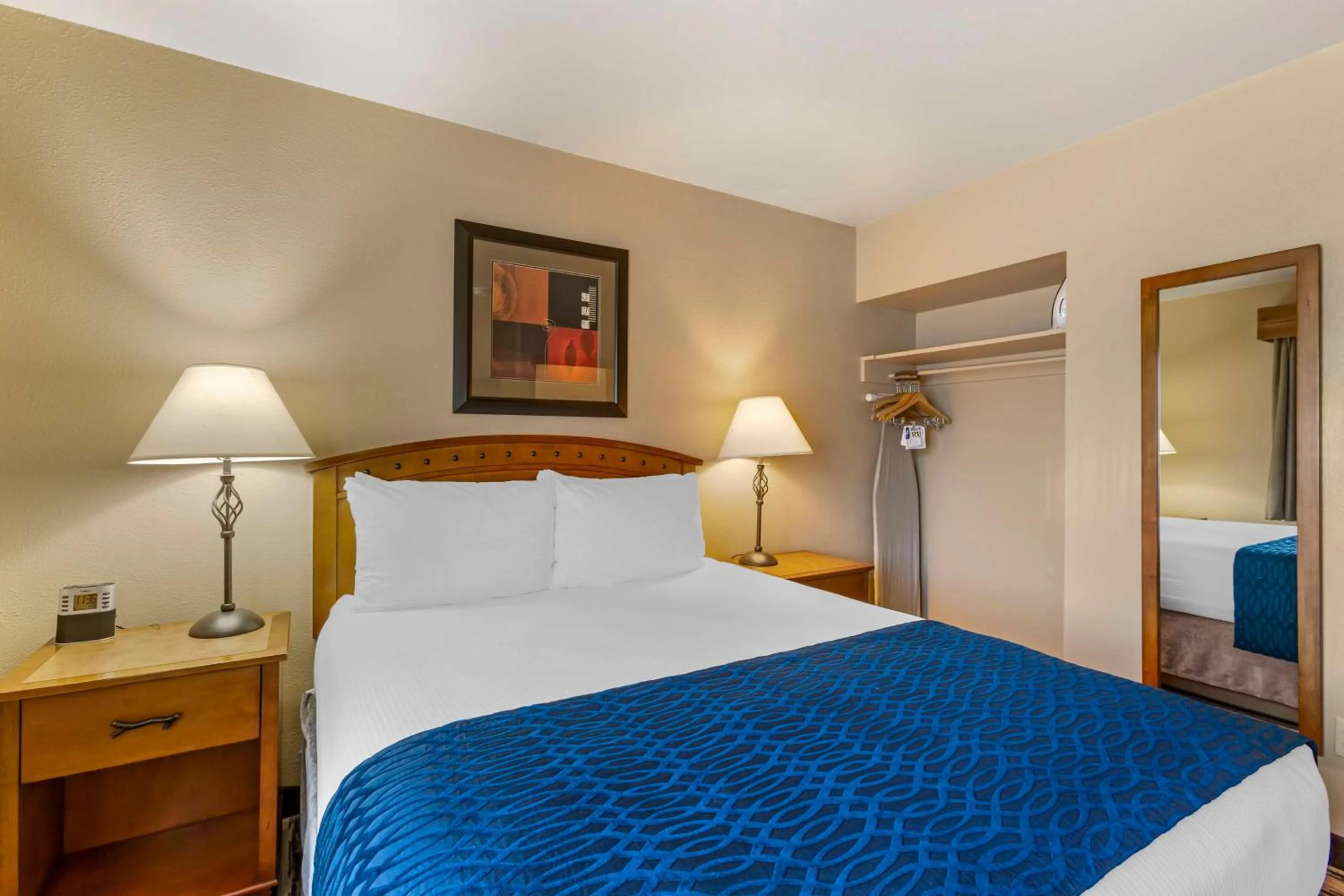 Bedroom, Bed in Best Western Sunset Inn