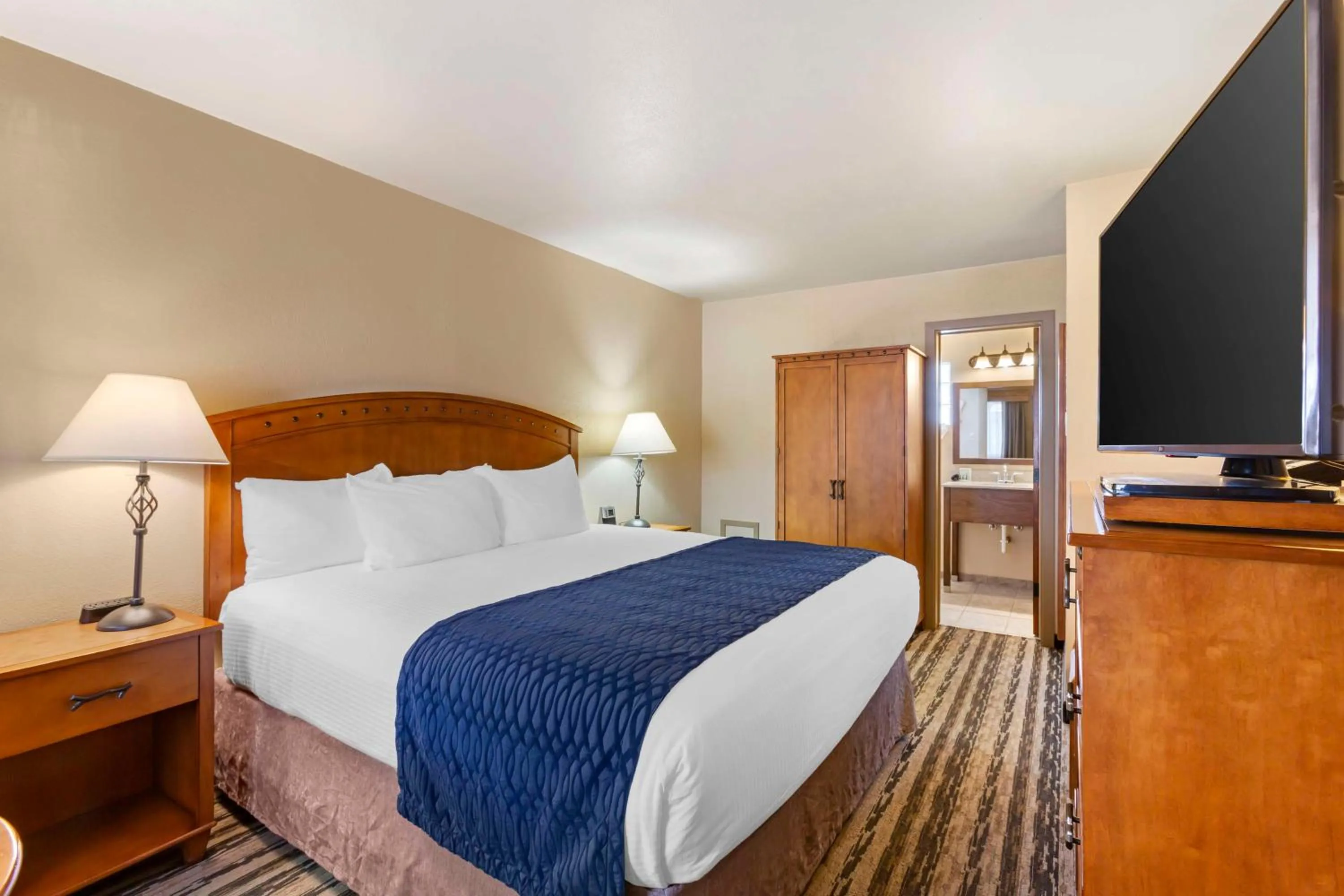 Bedroom, Bed in Best Western Sunset Inn