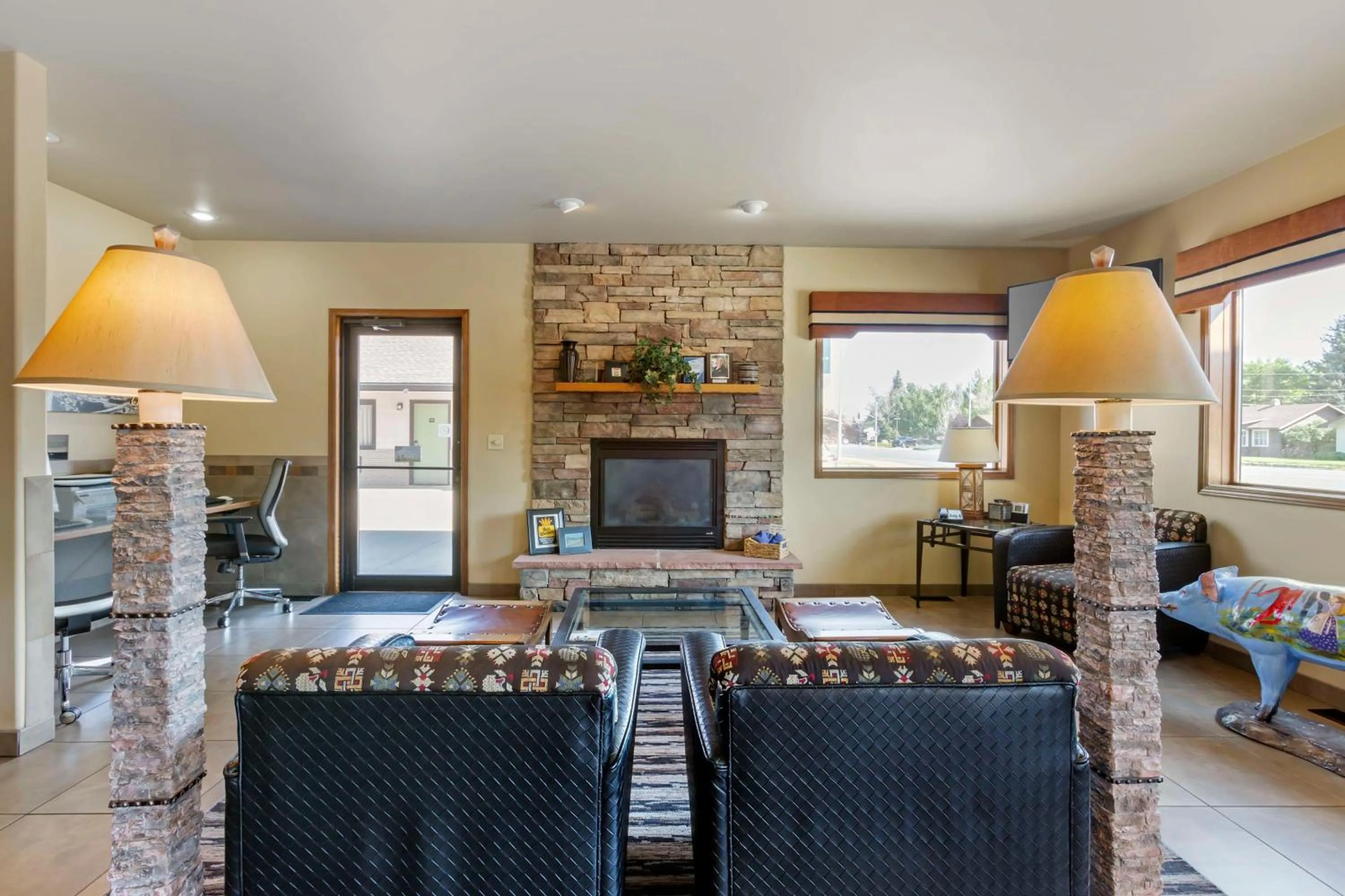 Lobby or reception in Best Western Sunset Inn