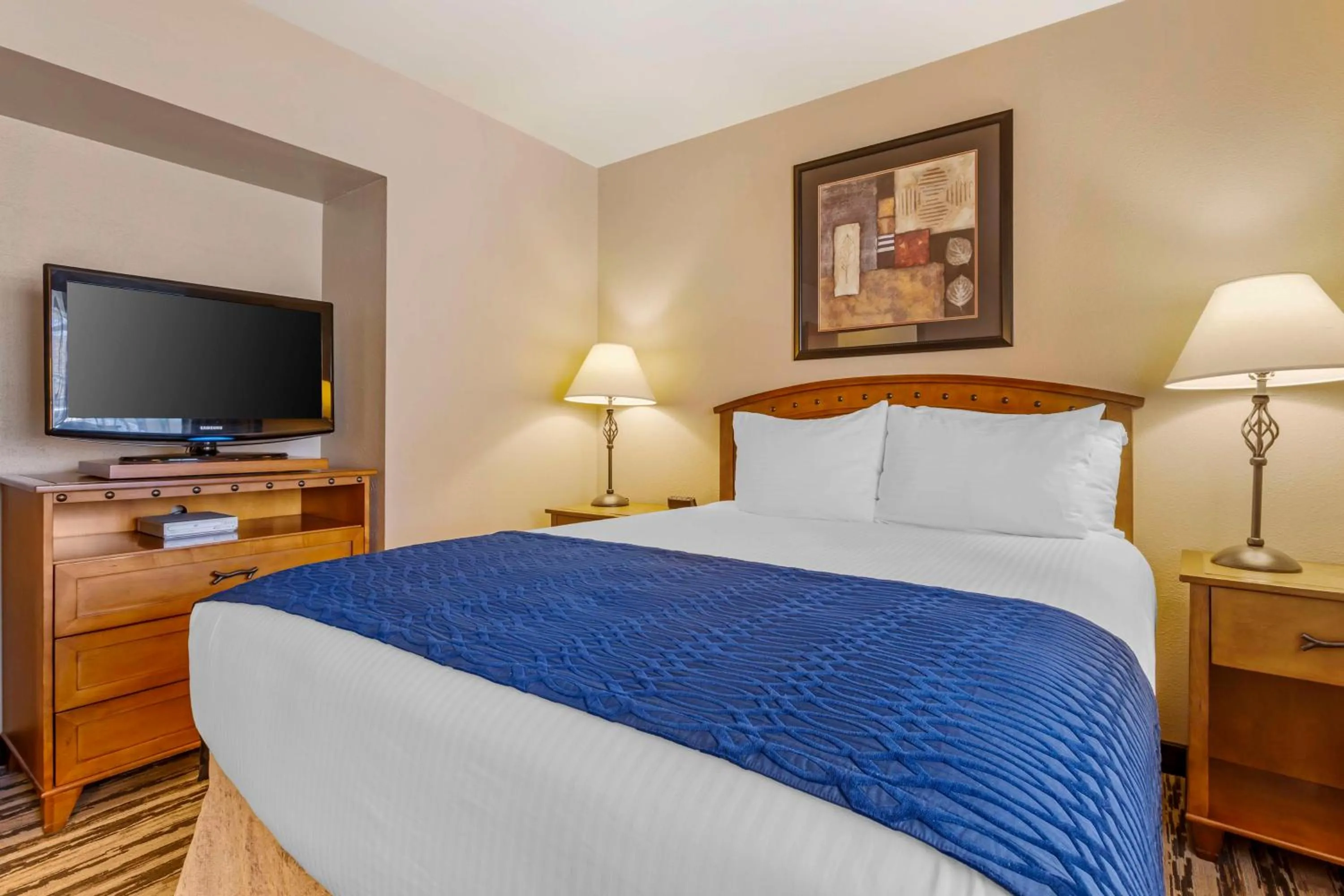 Bedroom, Bed in Best Western Sunset Inn