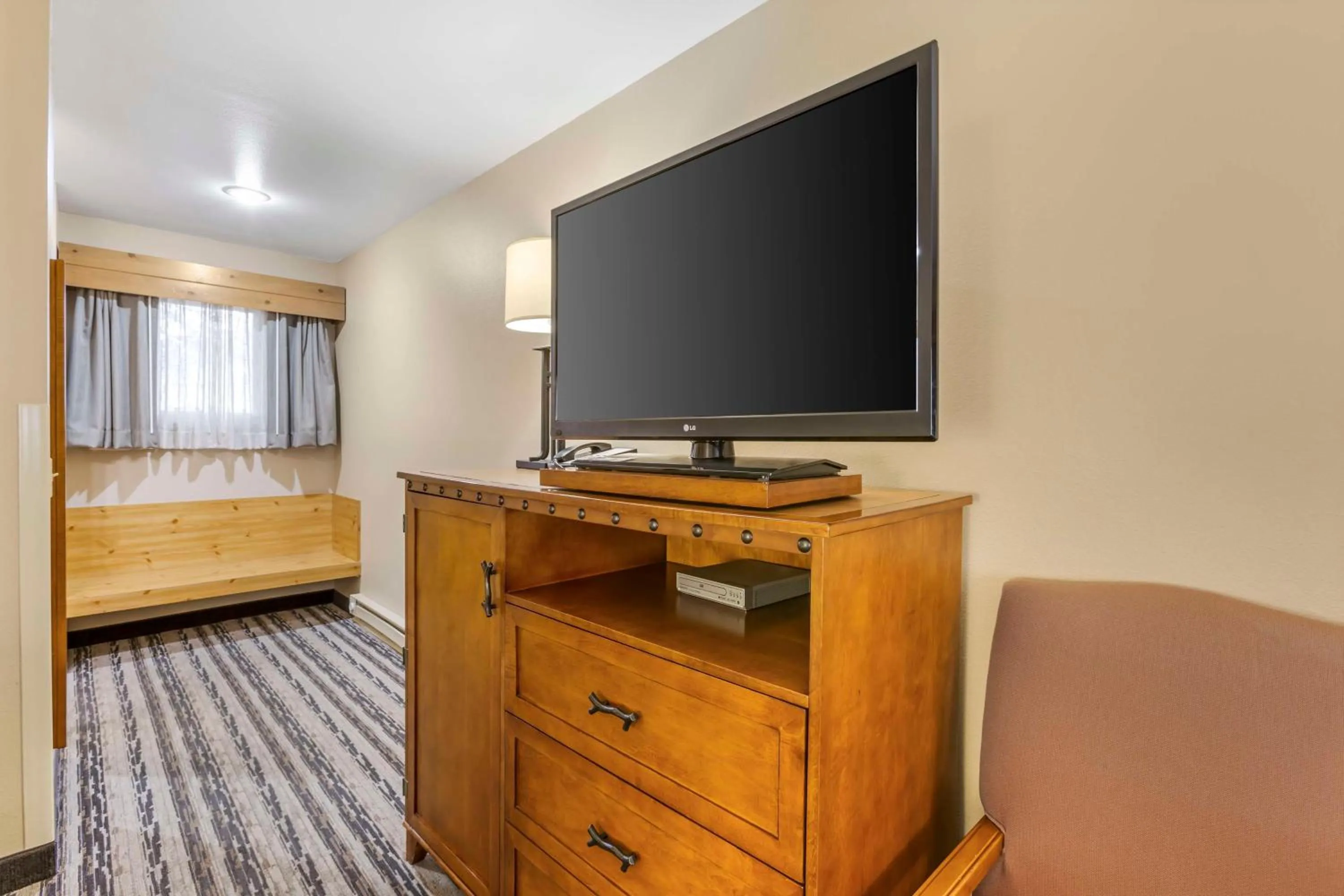 Bedroom, Bed in Best Western Sunset Inn