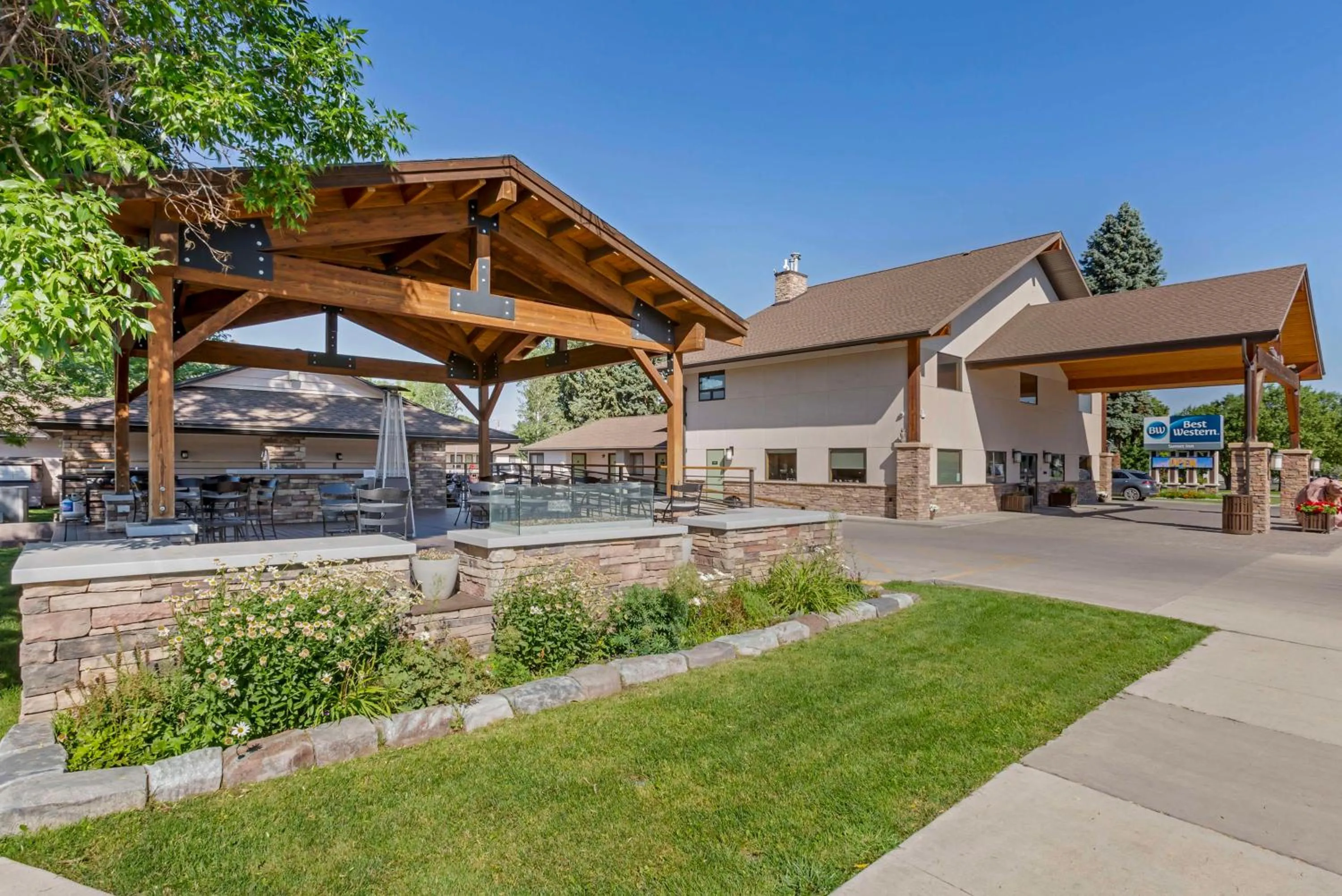 Property building in Best Western Sunset Inn