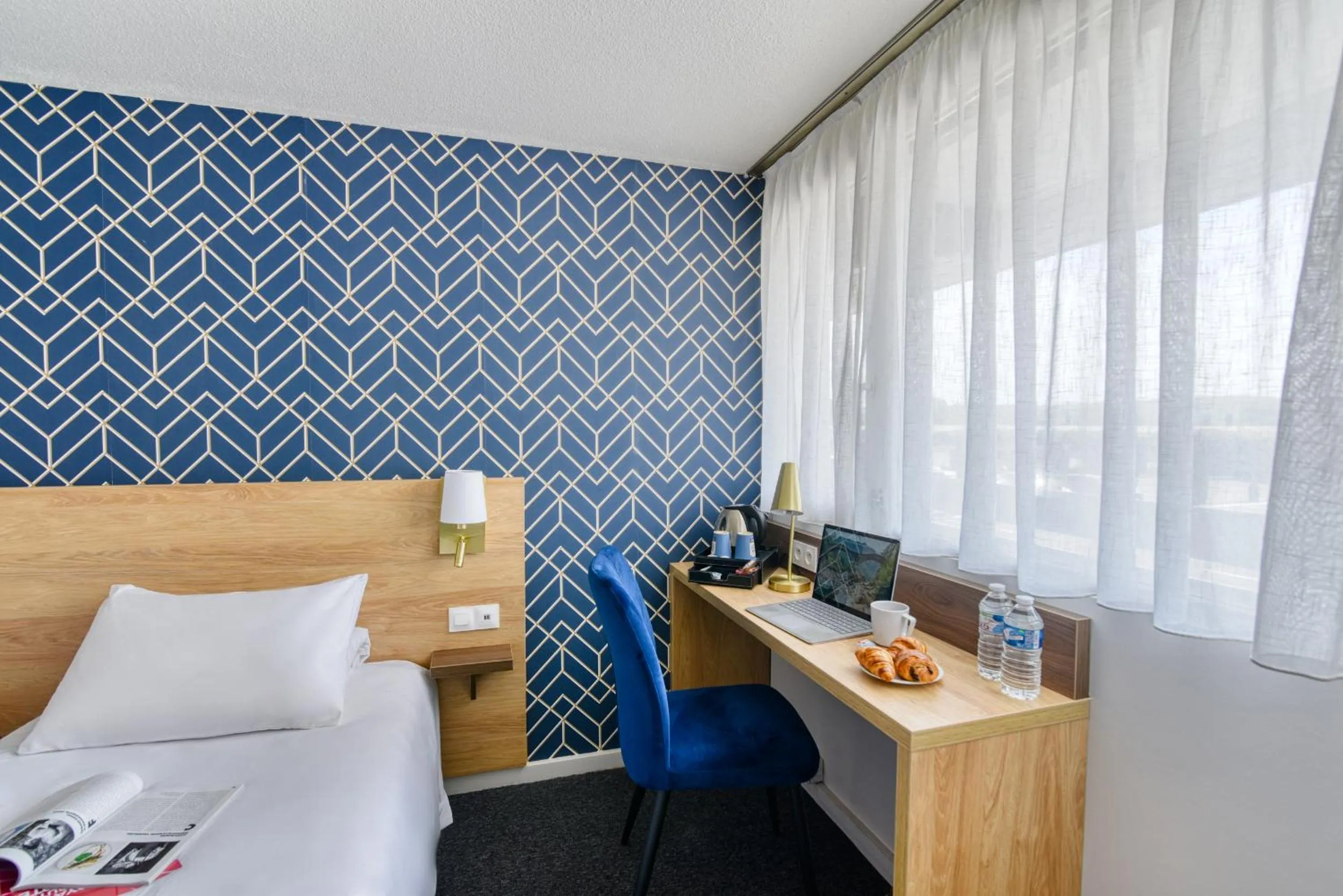 Food and drinks, Bed in Kyriad Montauban Sud - Albasud