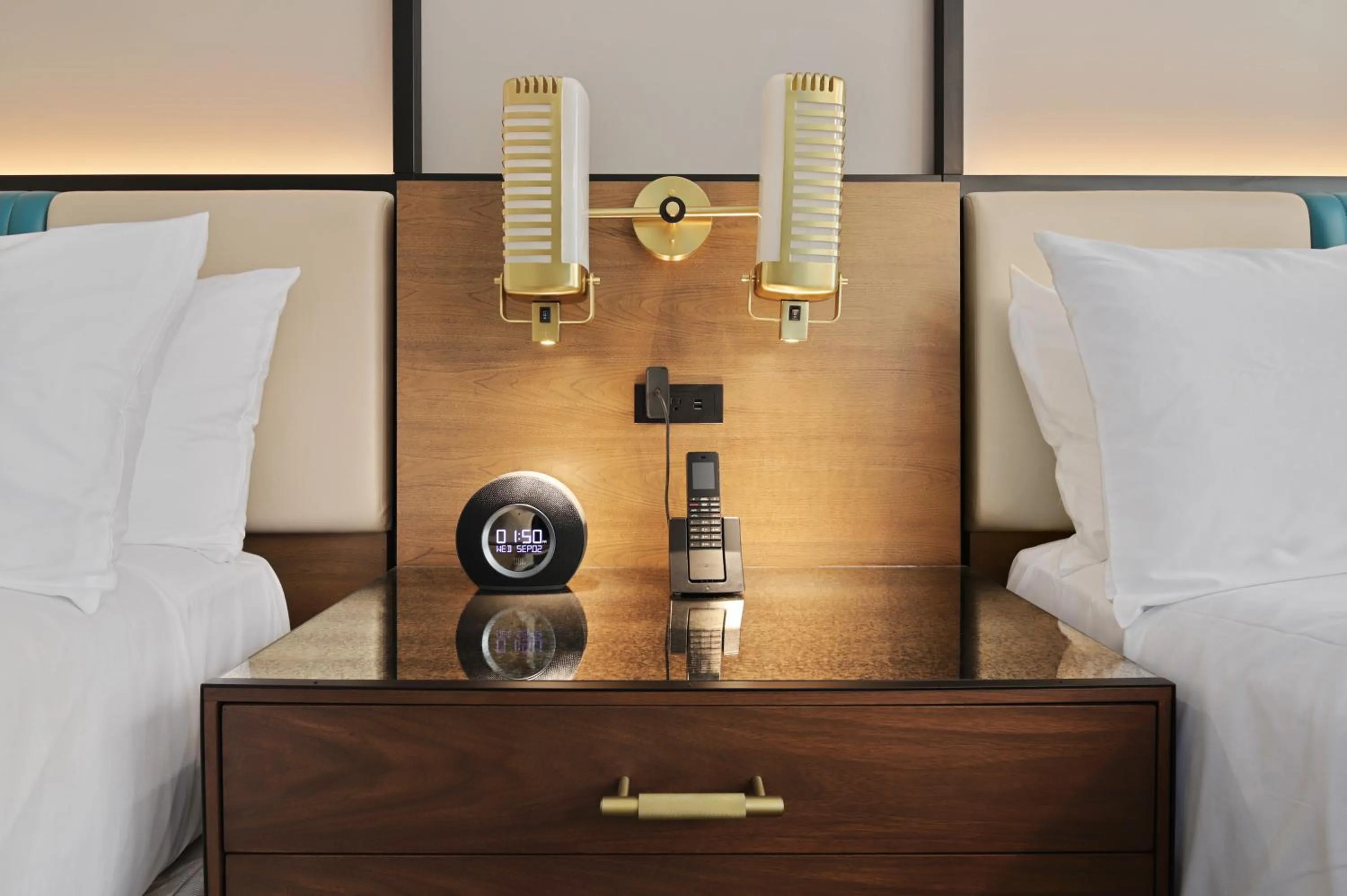 Bed in Canopy By Hilton Memphis Downtown