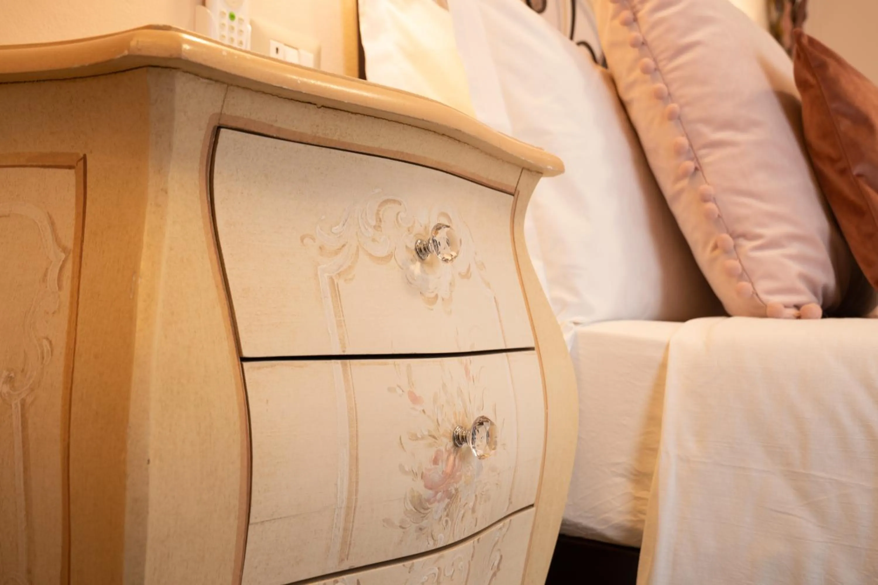 Decorative detail, Bed in Il Castellaccio Bed & Breakfast