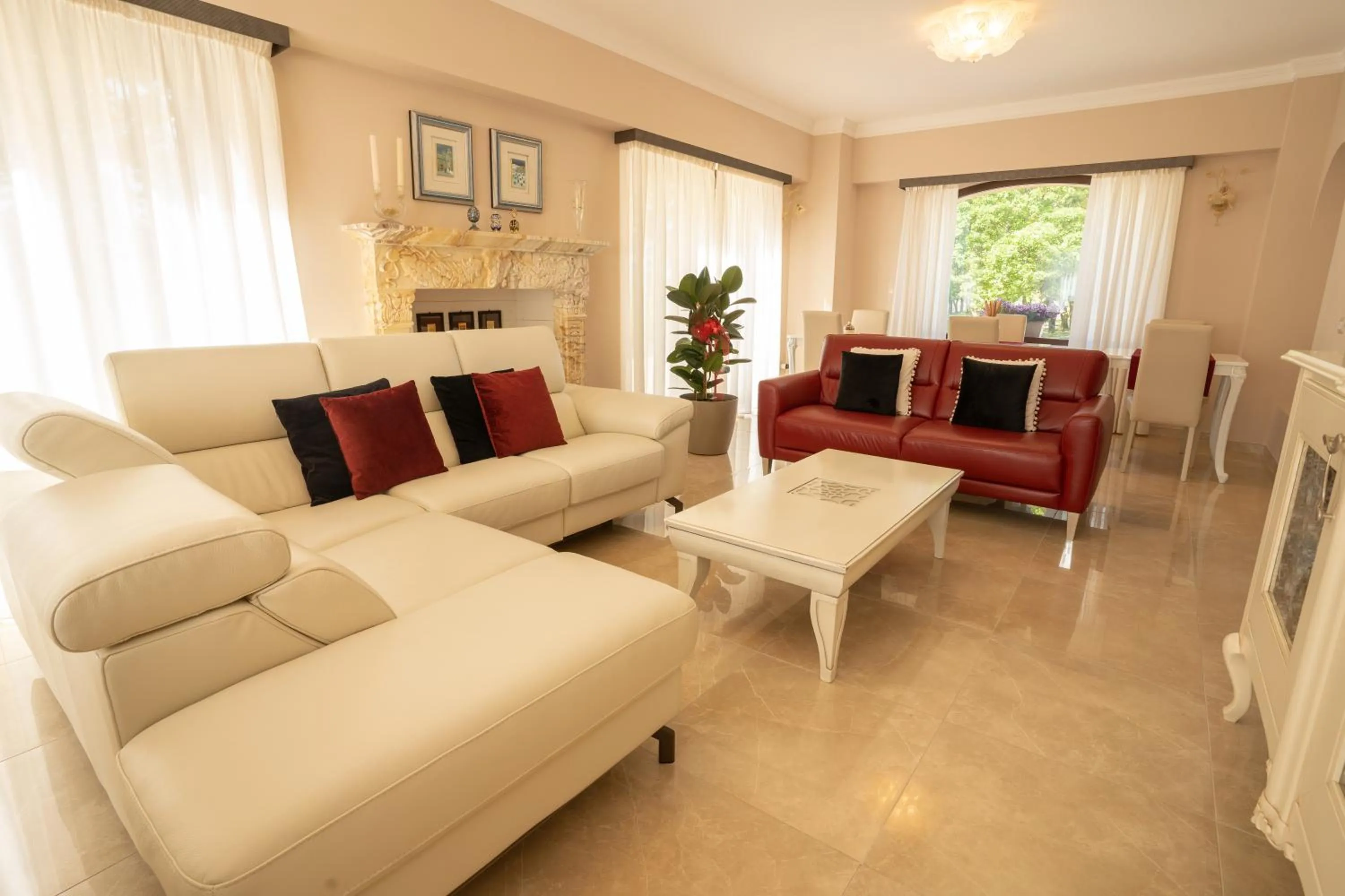 Communal lounge/ TV room in Il Castellaccio Bed & Breakfast