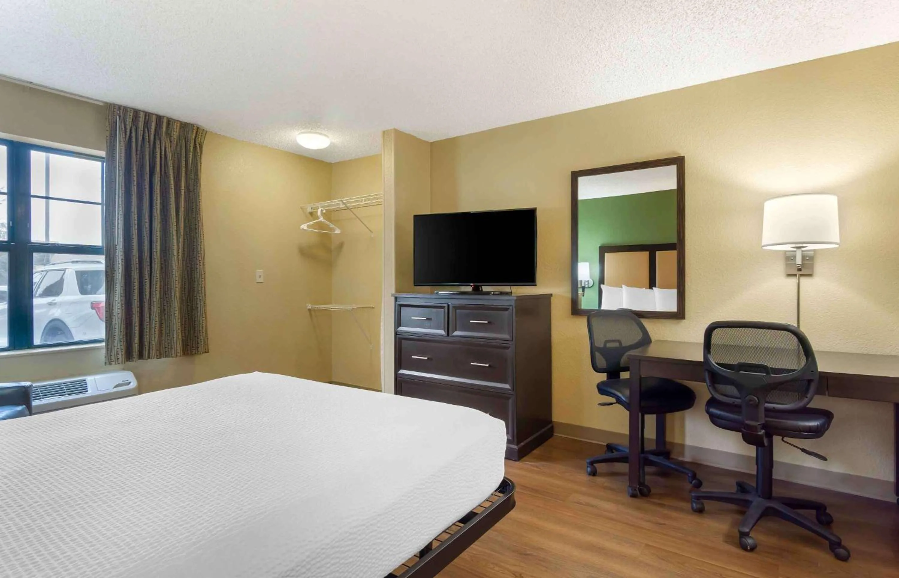 Bedroom, Bed in Extended Stay America Suites - Seattle - Kent