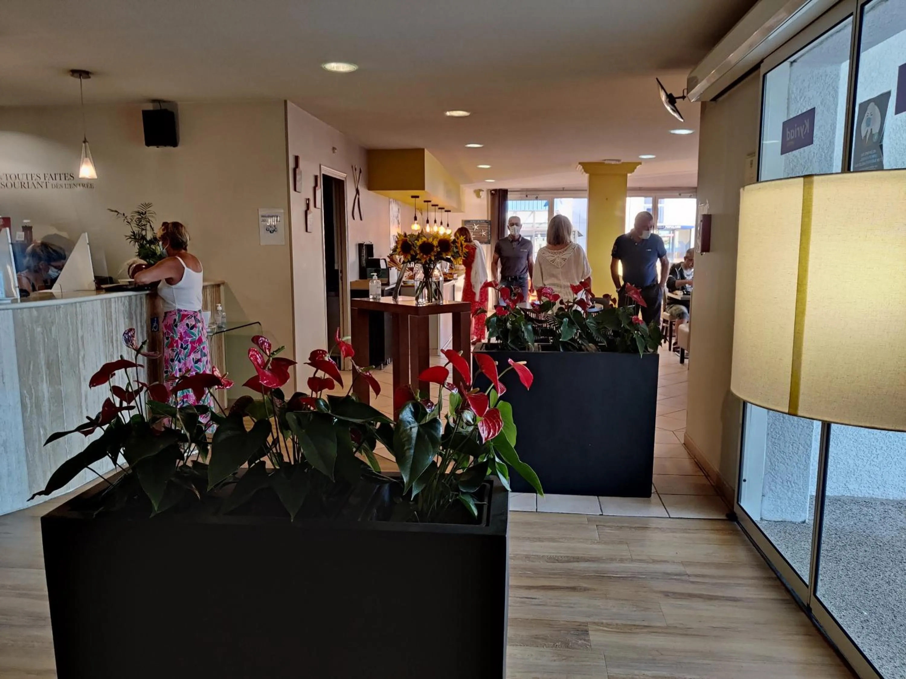 Lobby or reception in The Originals City, Hôtel L'Hippocampe, Sète Balaruc-le-Vieux