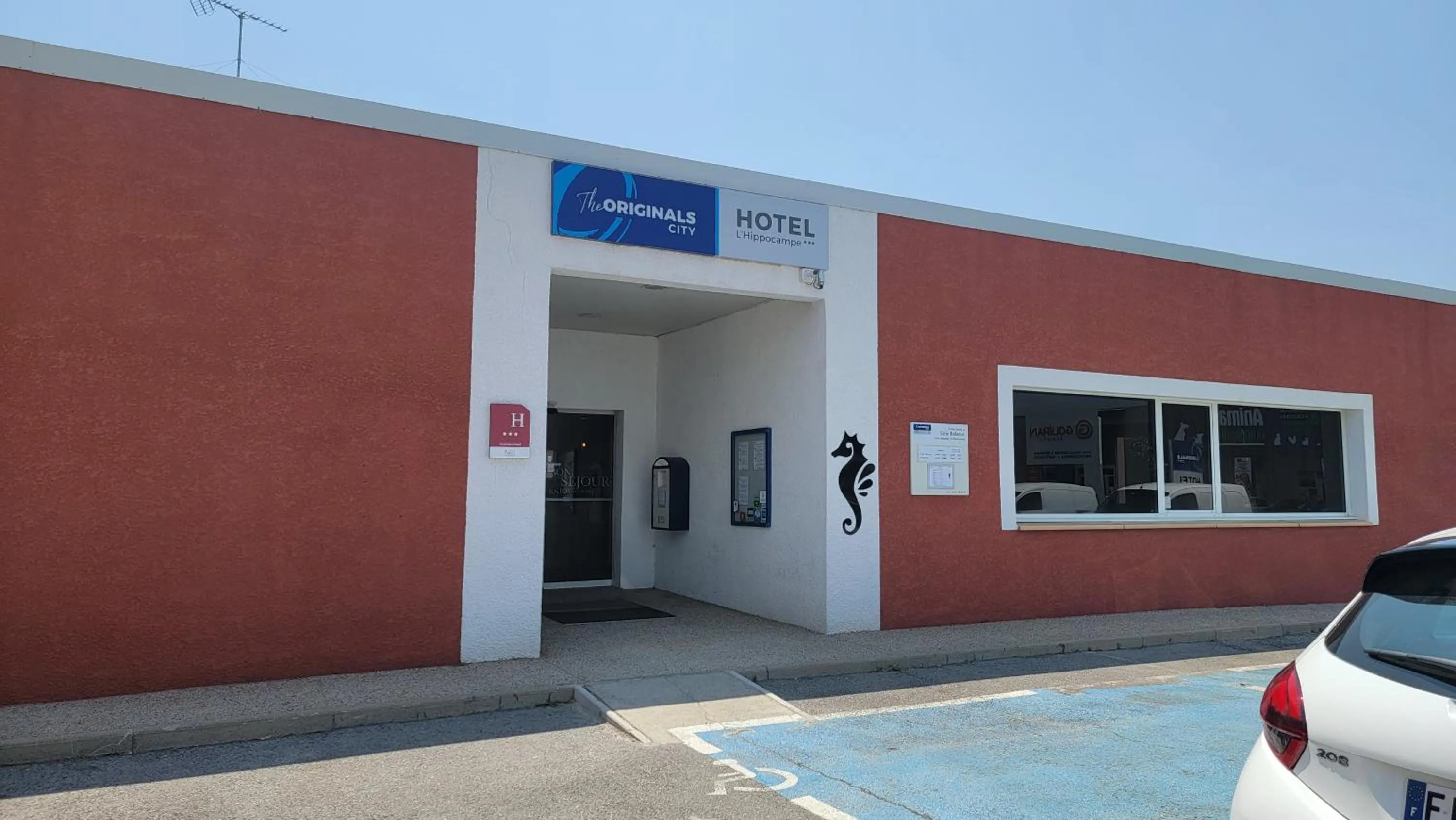 acessibility in The Originals City, Hôtel L'Hippocampe, Sète Balaruc-le-Vieux