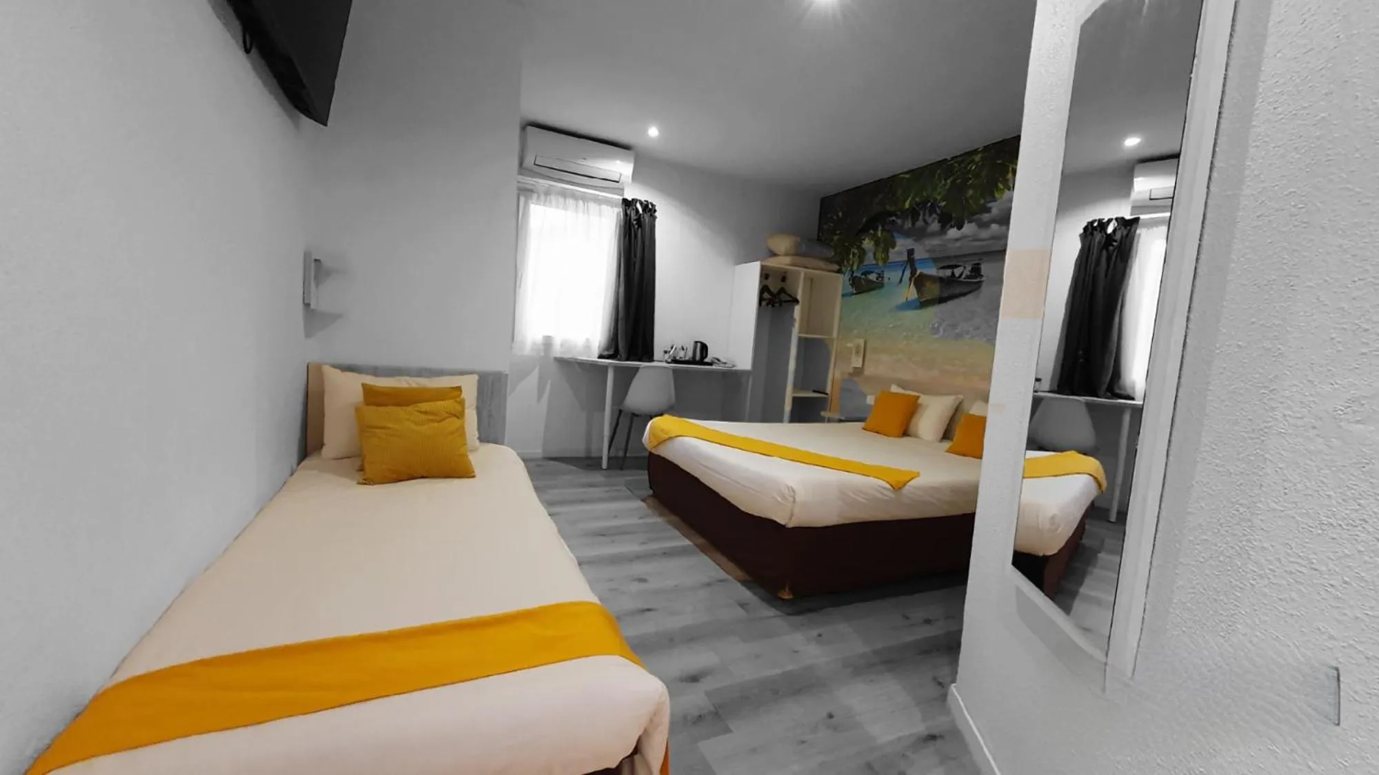 Photo of the whole room, Bed in The Originals City, Hôtel L'Hippocampe, Sète Balaruc-le-Vieux