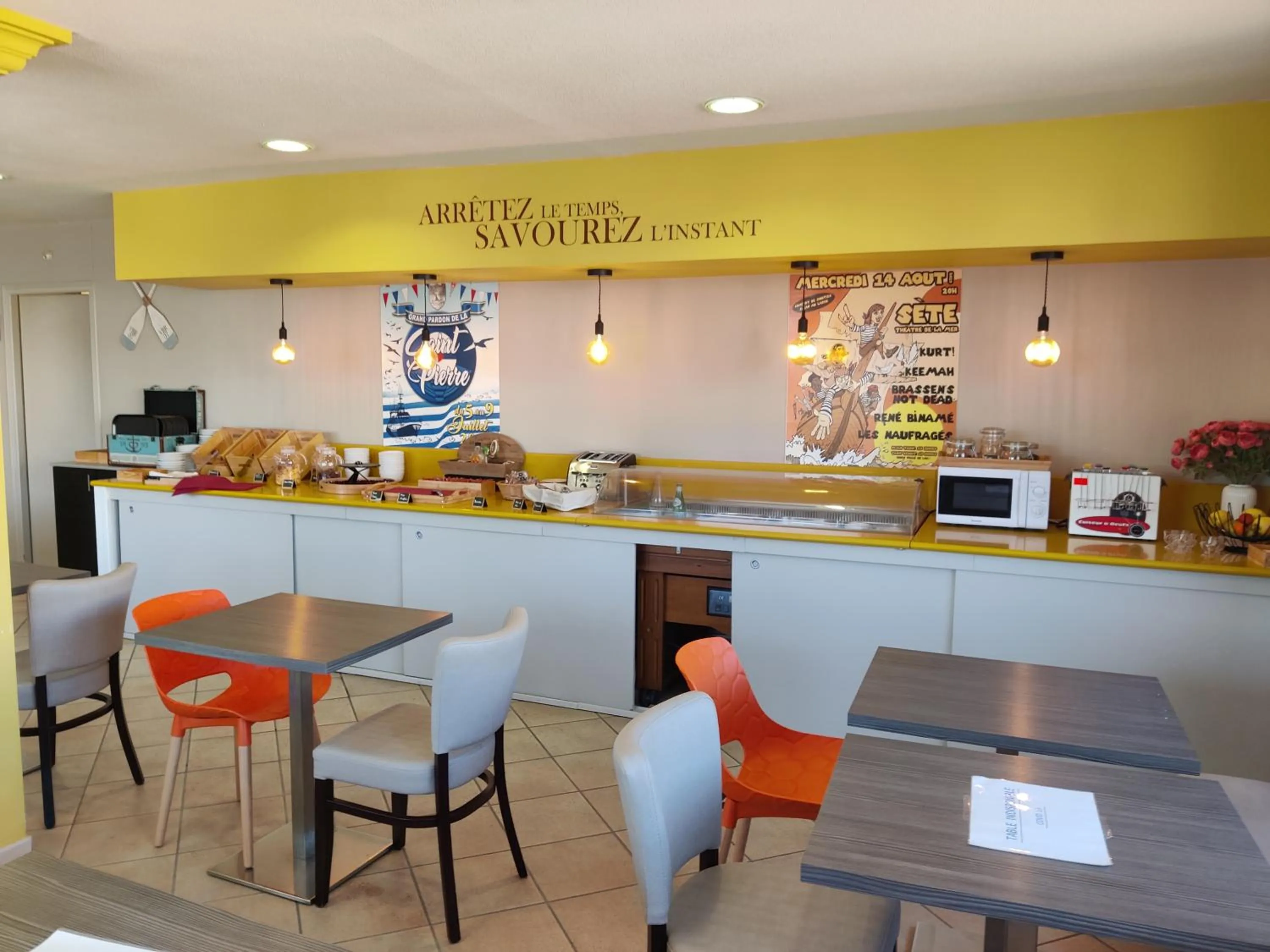 Continental breakfast in The Originals City, Hôtel L'Hippocampe, Sète Balaruc-le-Vieux