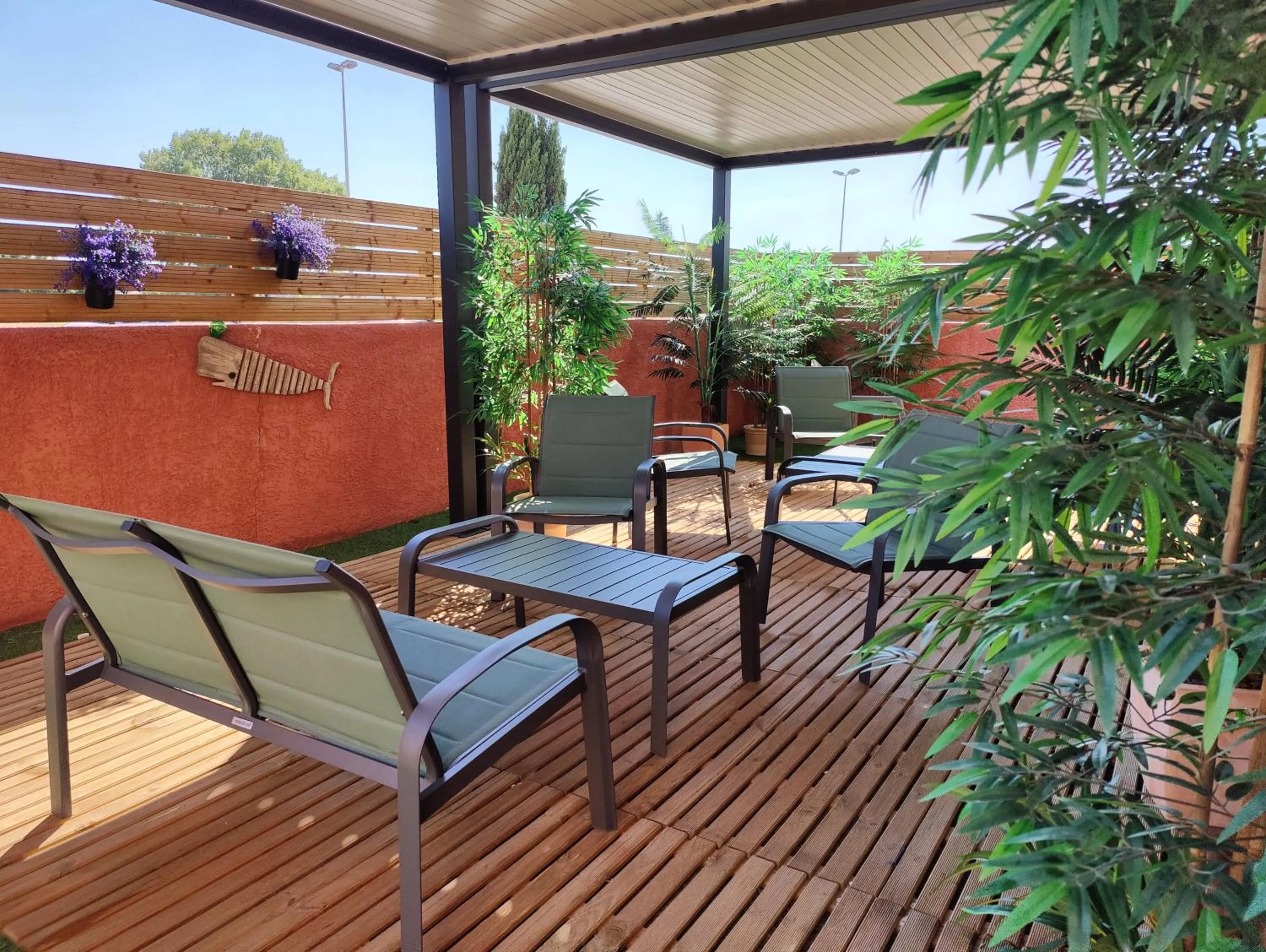 Patio in The Originals City, Hôtel L'Hippocampe, Sète Balaruc-le-Vieux