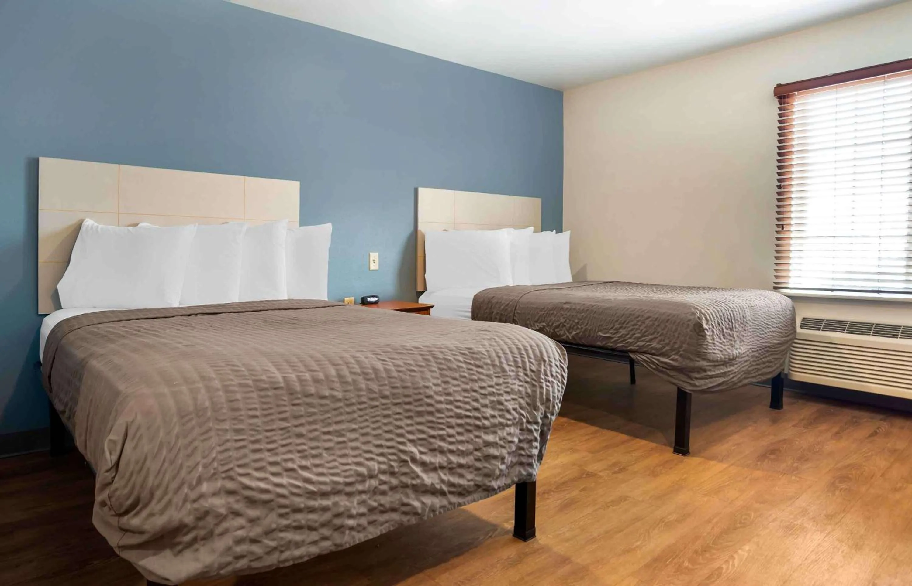 Bedroom, Bed in Extended Stay America Select Suites - Mobile - Daphne