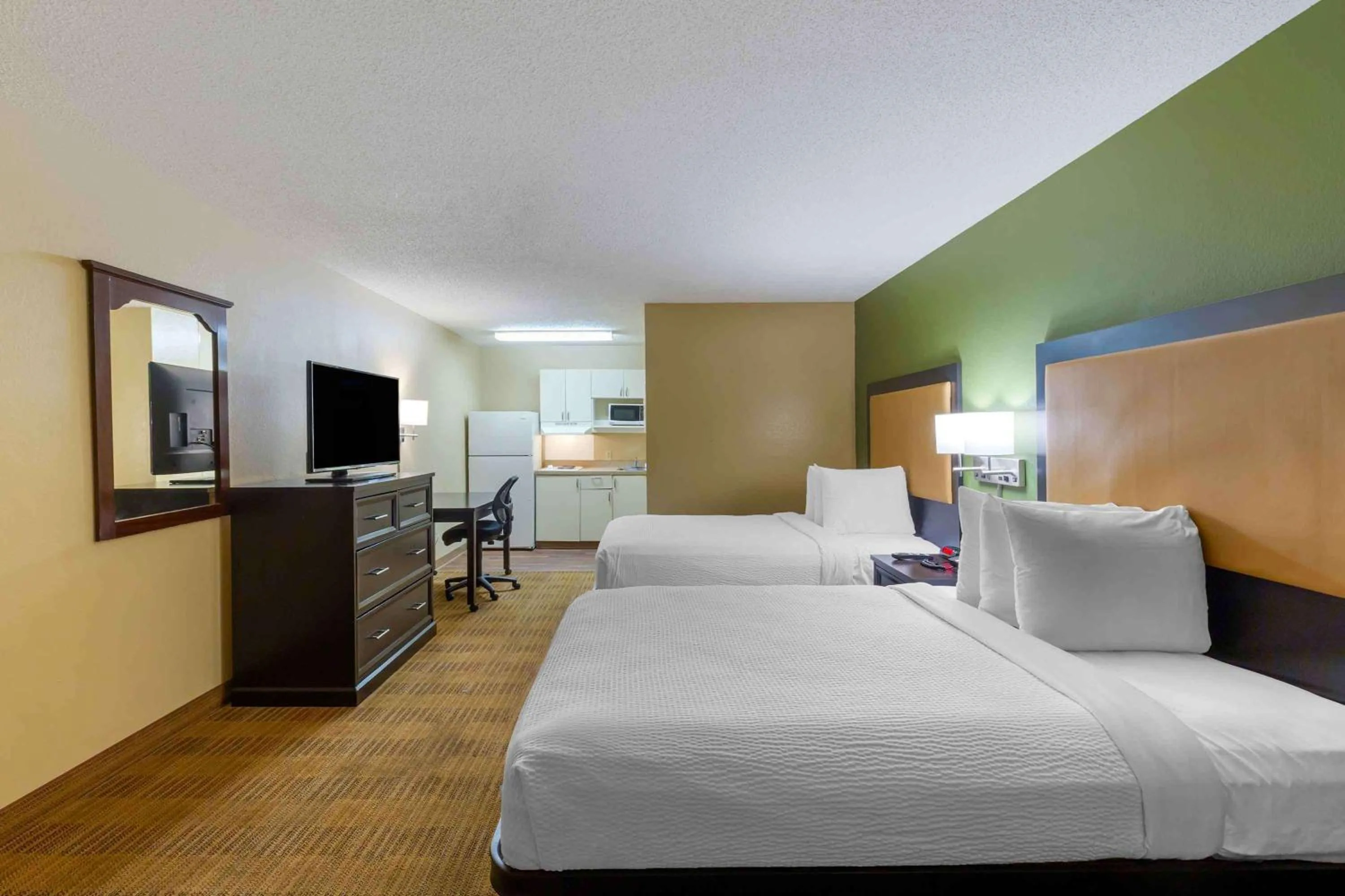 Bedroom, Bed in Extended Stay America Select Suites - Durham - University