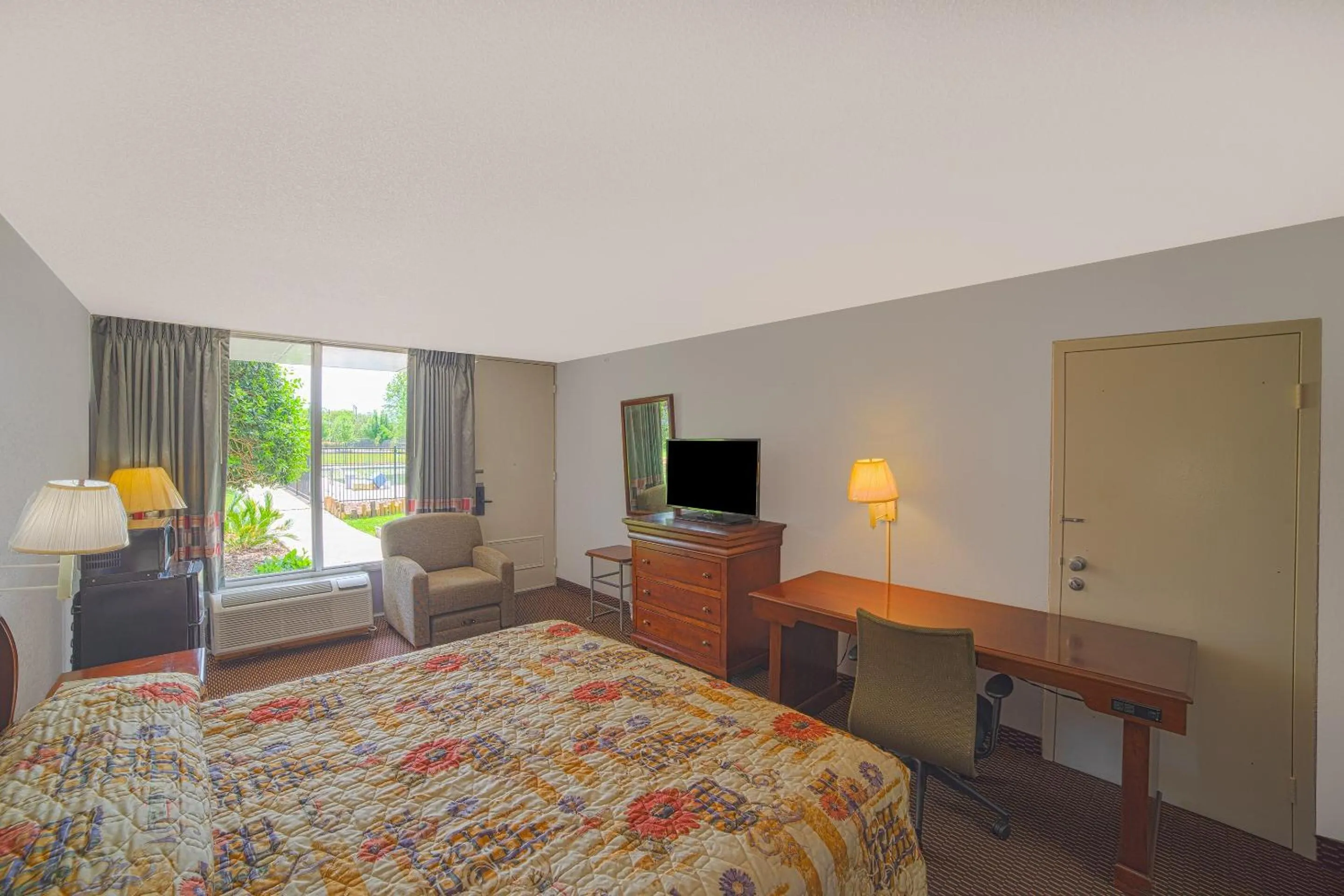 Bedroom, Bed in Masters Inn Selma Smithfield I-95 By OYO