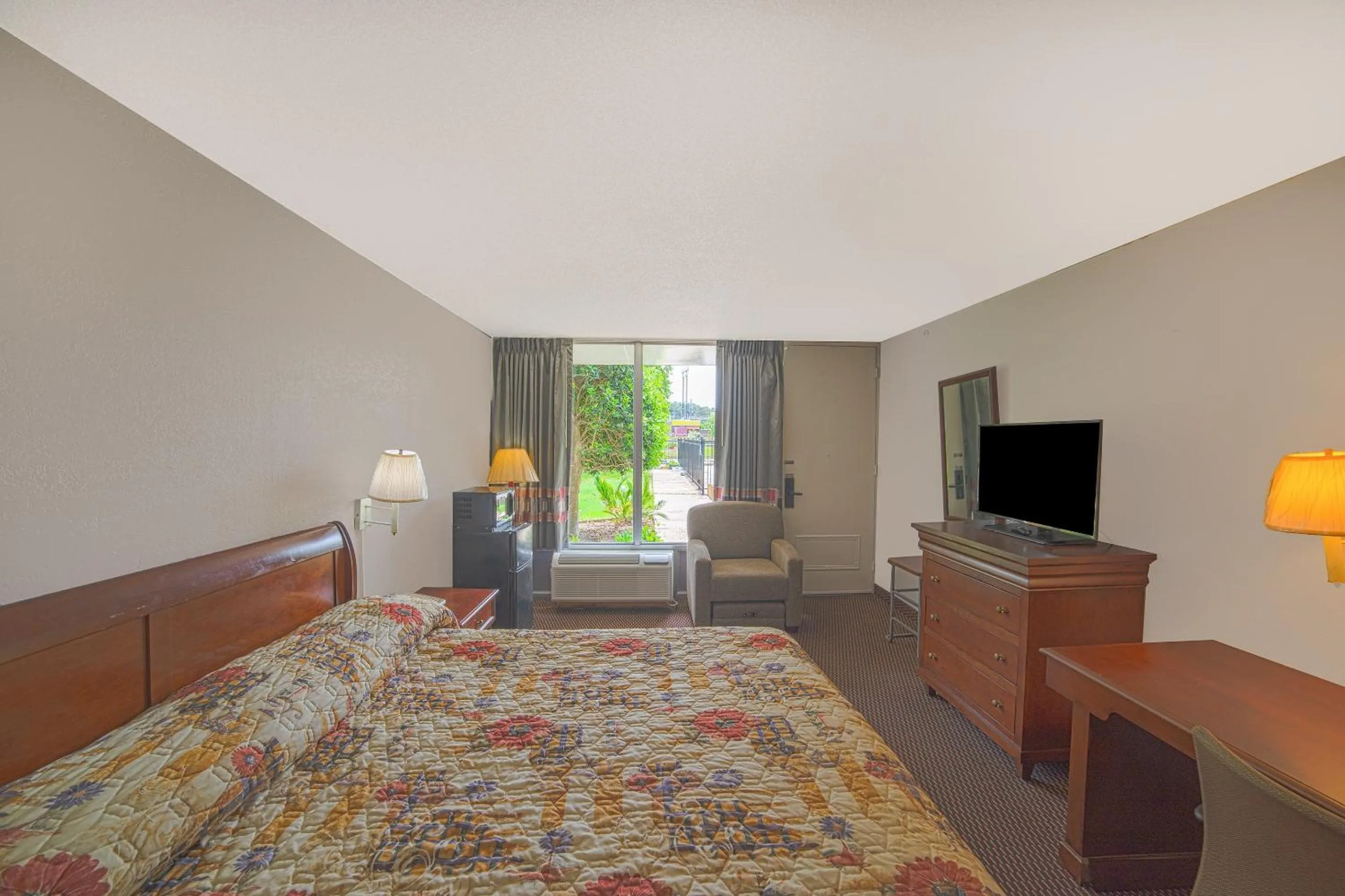 Bedroom, Bed in Masters Inn Selma Smithfield I-95 By OYO