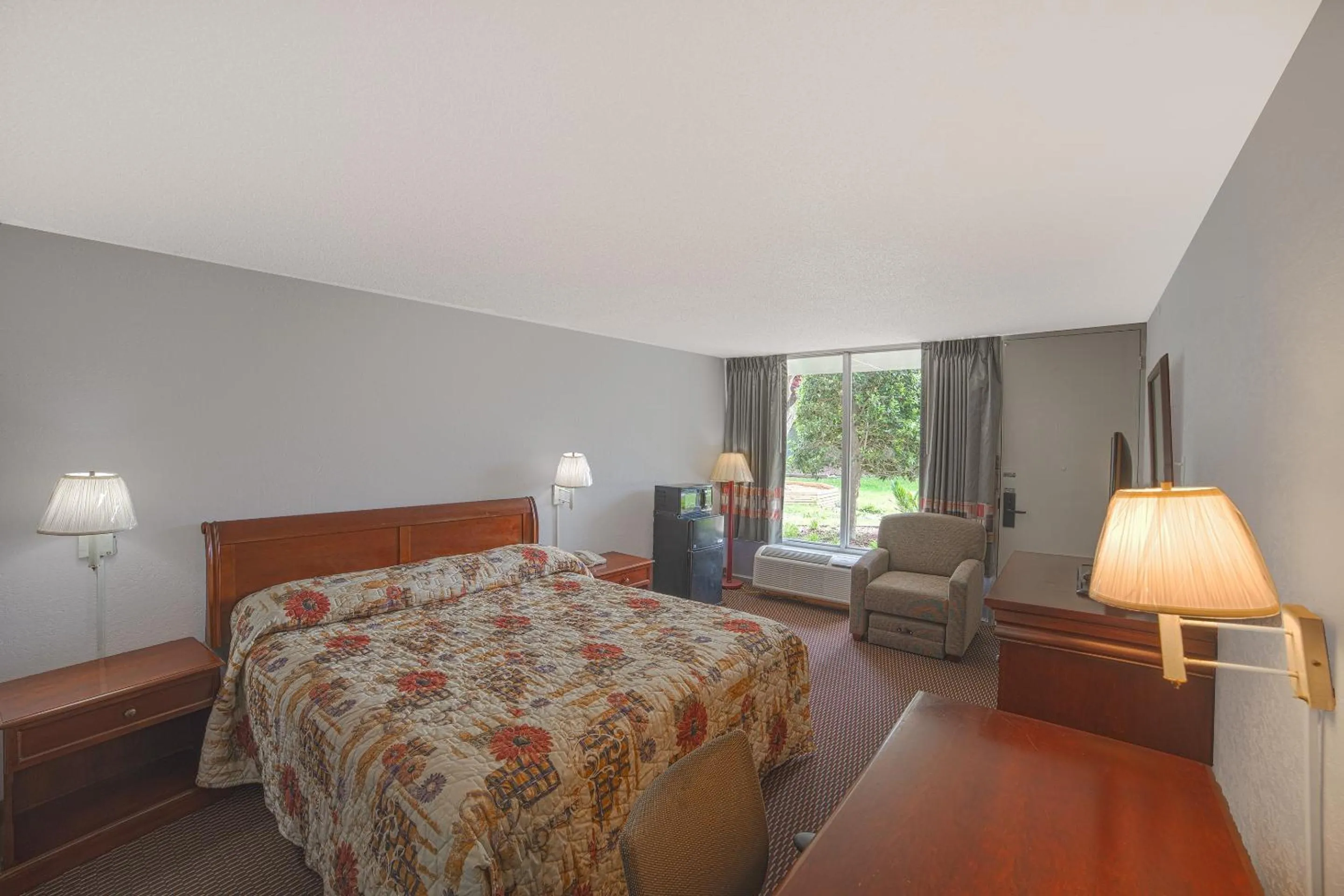 Bedroom, Bed in Masters Inn Selma Smithfield I-95 By OYO