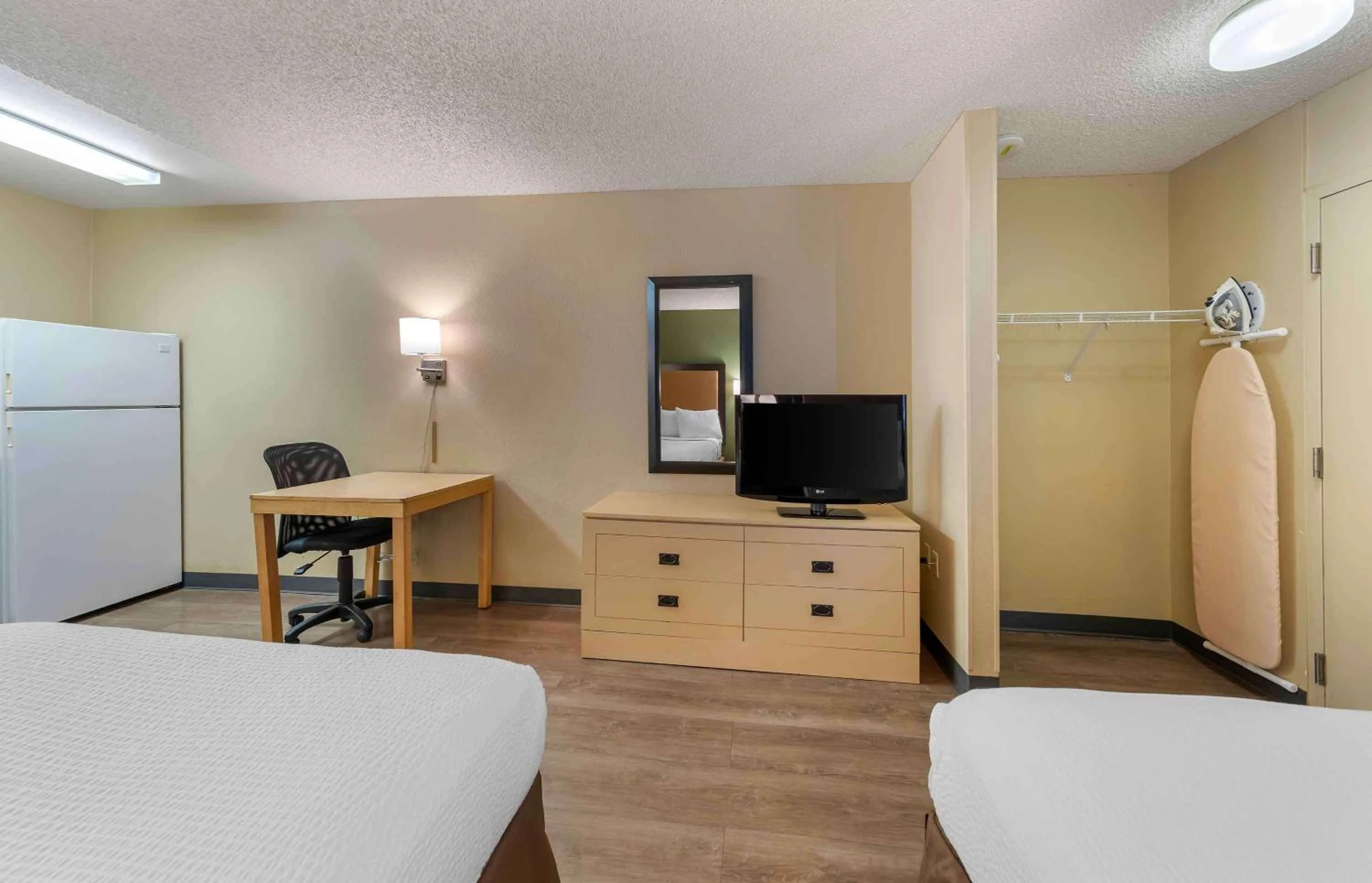 Bedroom in Extended Stay America Suites - Bakersfield - California Avenue