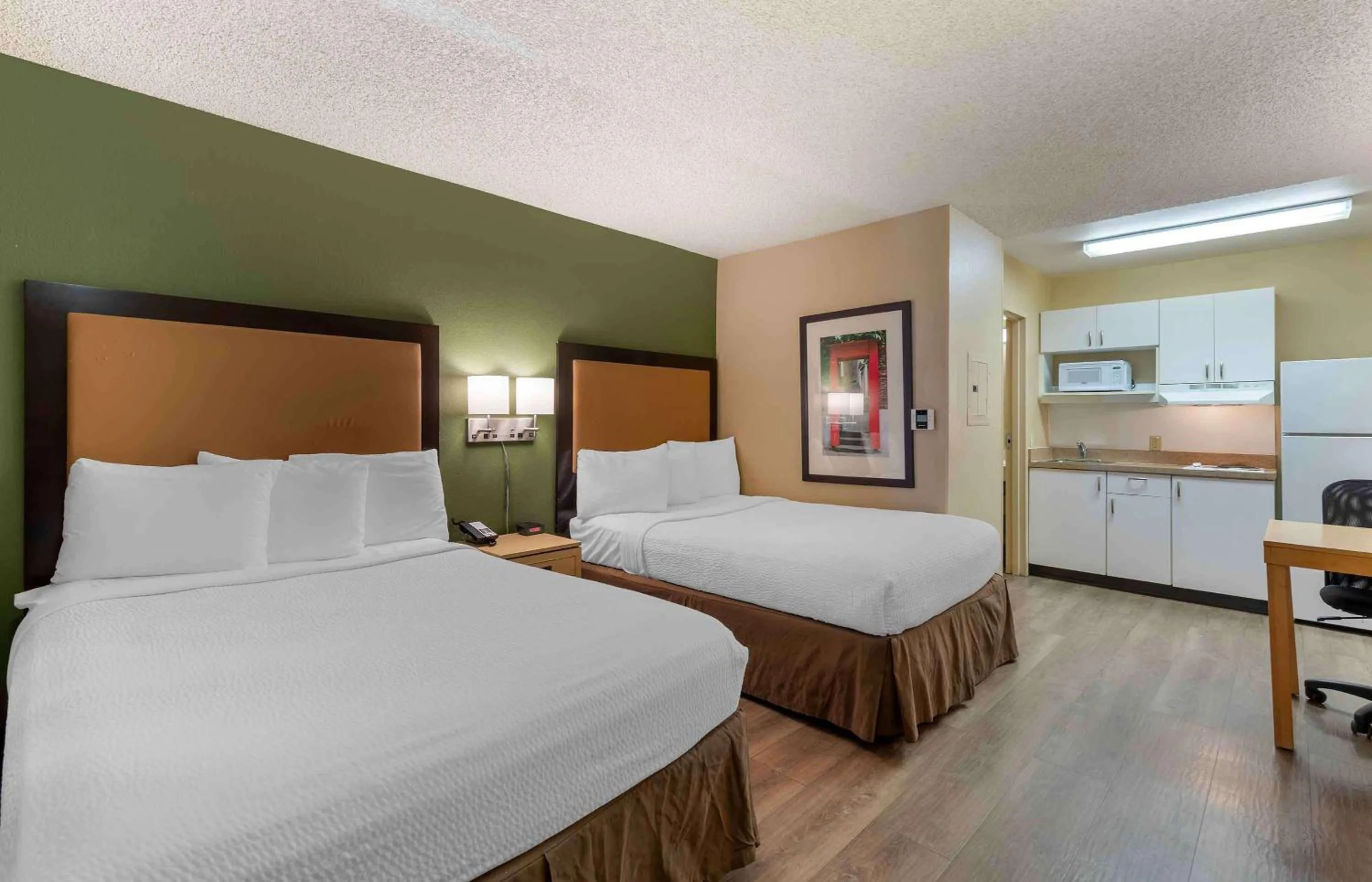 Bedroom, Bed in Extended Stay America Suites - Bakersfield - California Avenue