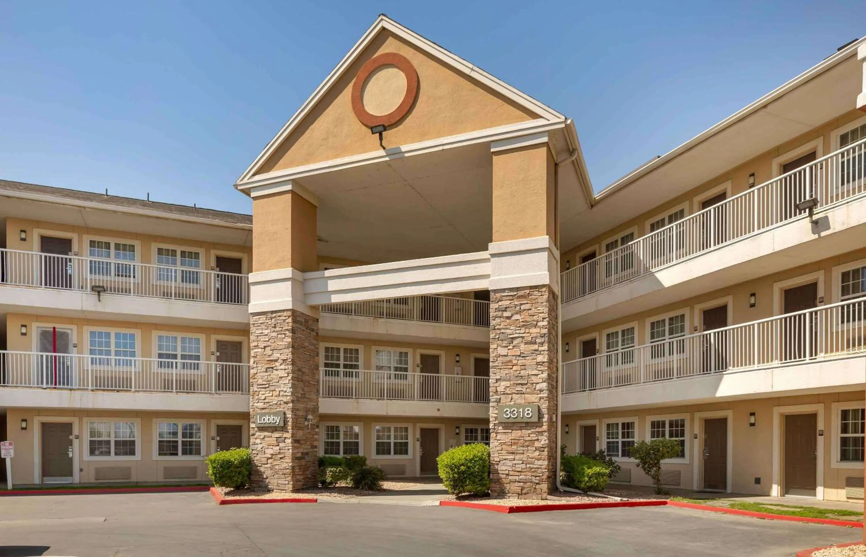 Property building in Extended Stay America Suites - Bakersfield - California Avenue