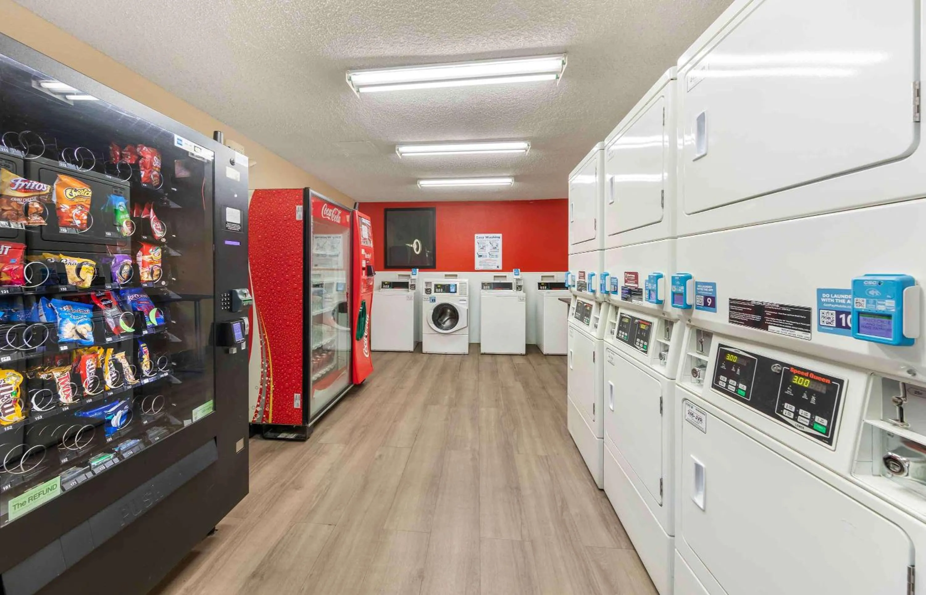 Property building in Extended Stay America Suites - Bakersfield - California Avenue