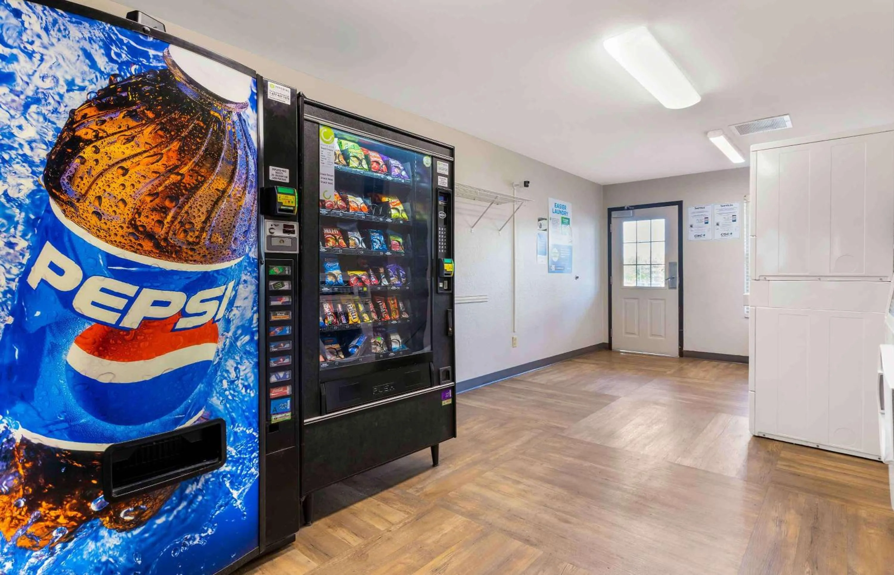 Property building, Supermarket/Shops in Extended Stay America Suites - Tulsa - Central