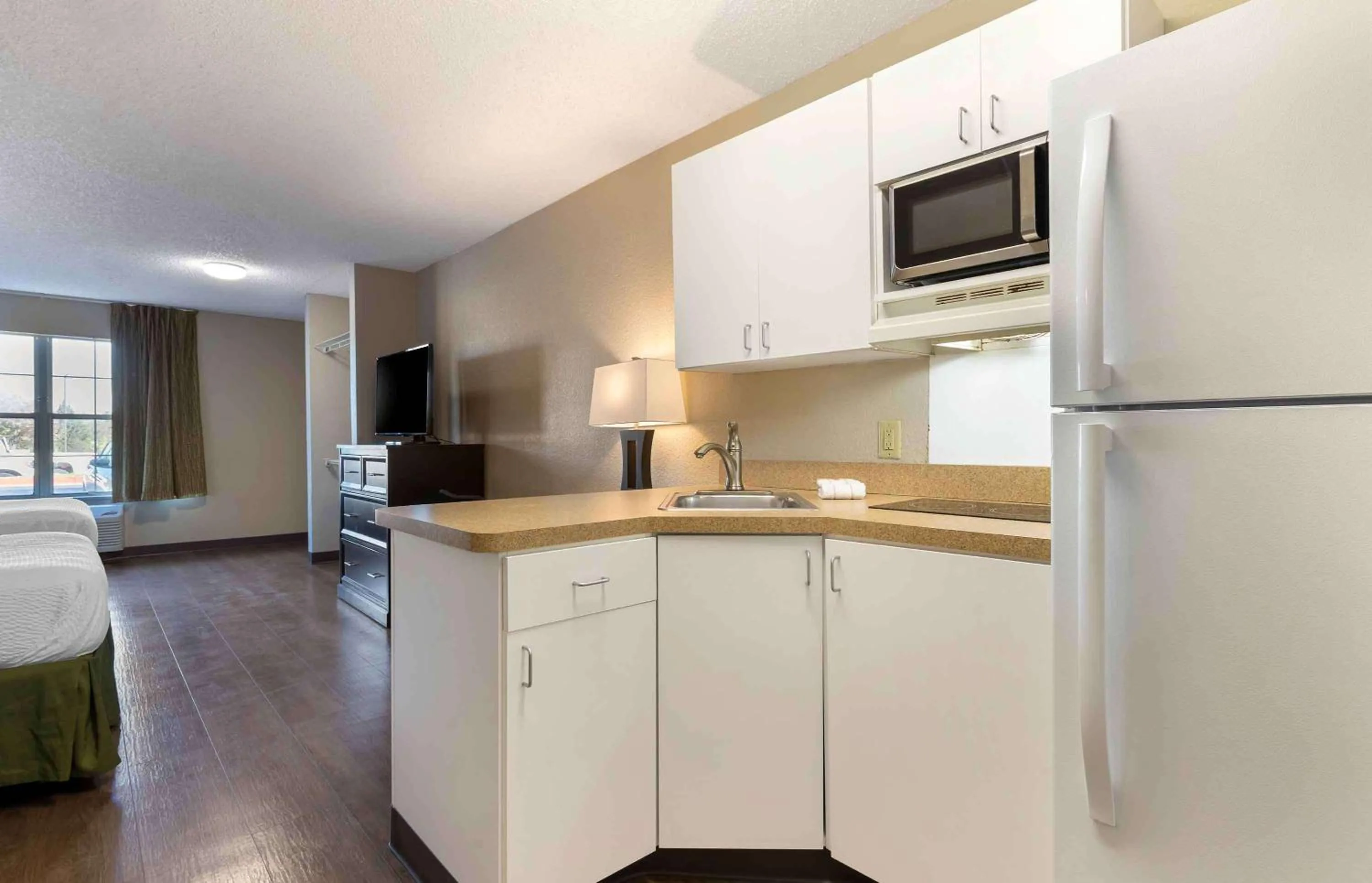 Bedroom, Kitchen/Kitchenette in Extended Stay America Suites - Tulsa - Central