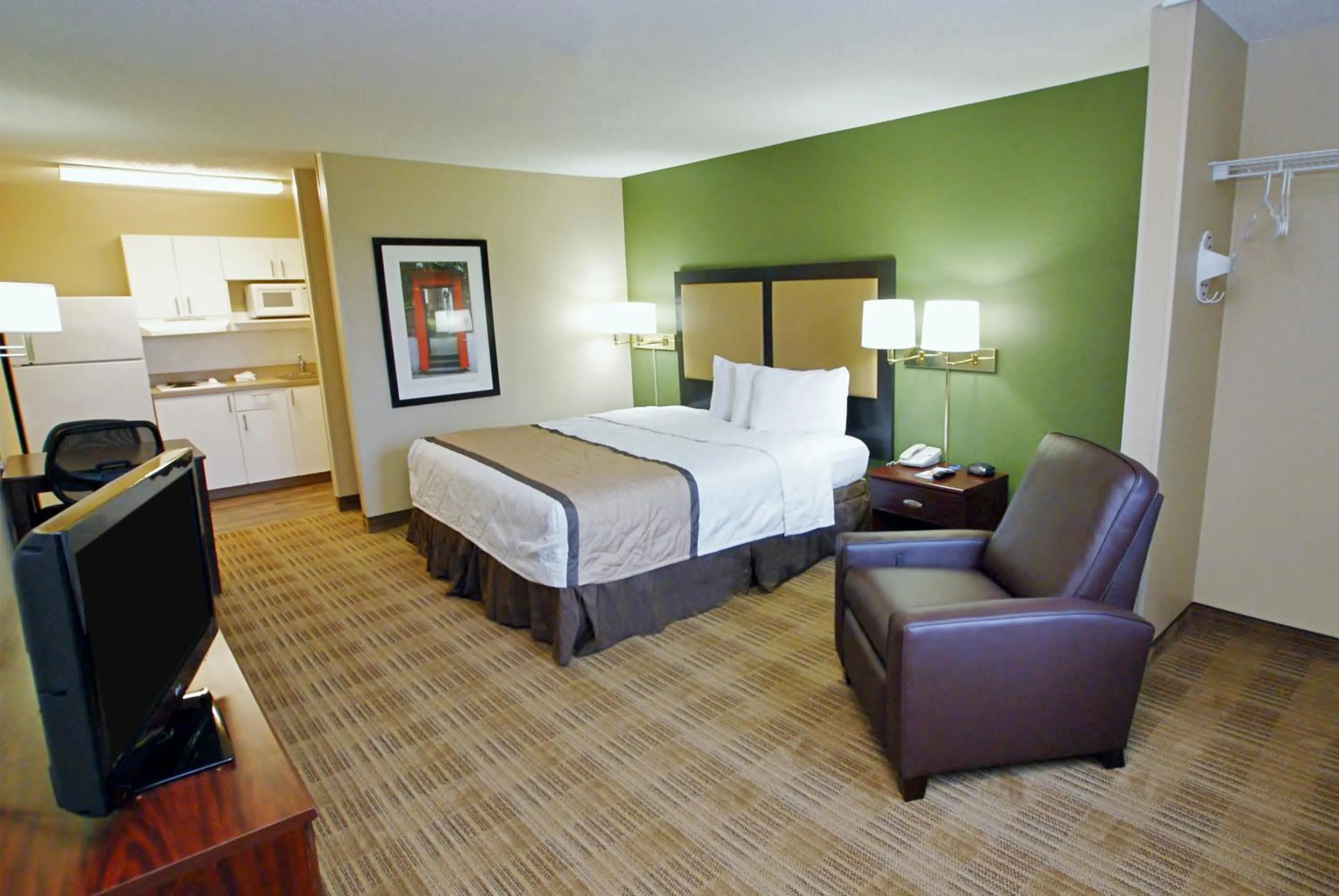 TV and multimedia in Extended Stay America Suites - Tulsa - Central