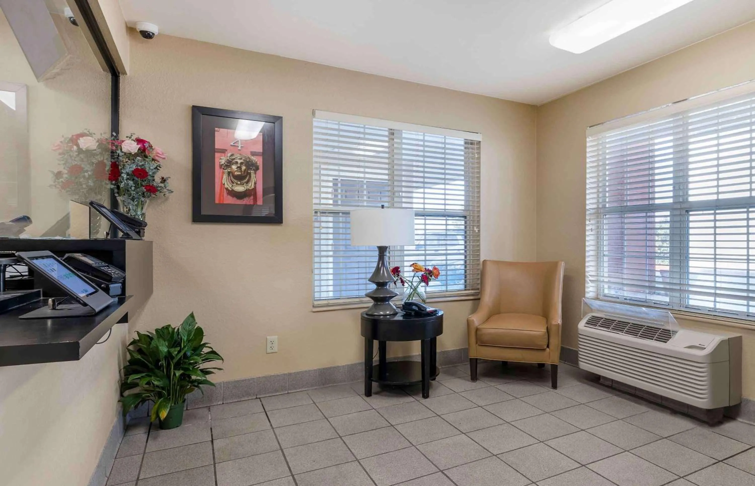 Lobby or reception, TV/Entertainment Center in Extended Stay America Suites - Tulsa - Central