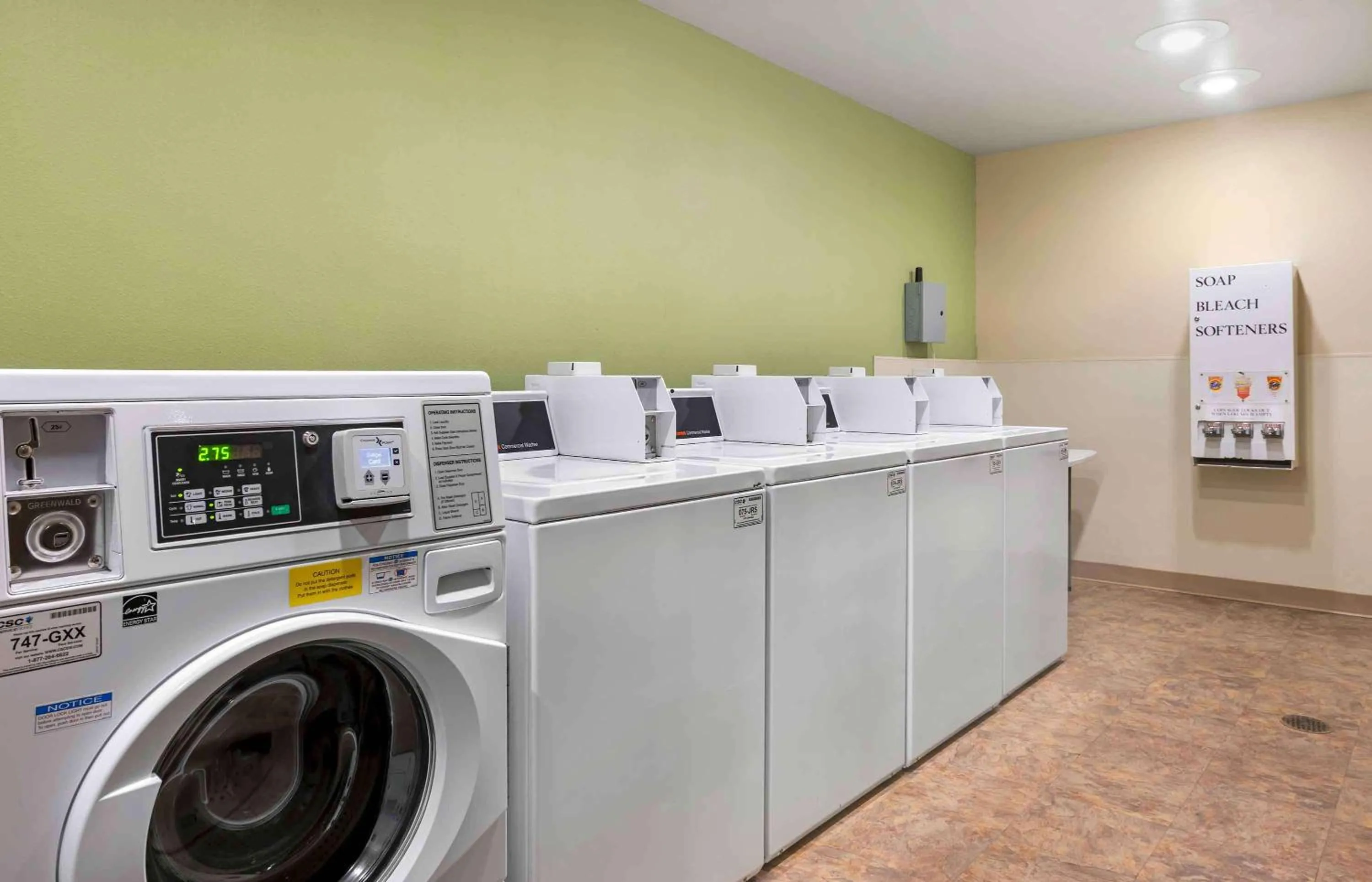 Property building in Extended Stay America Select Suites - Cincinnati - Sharonville