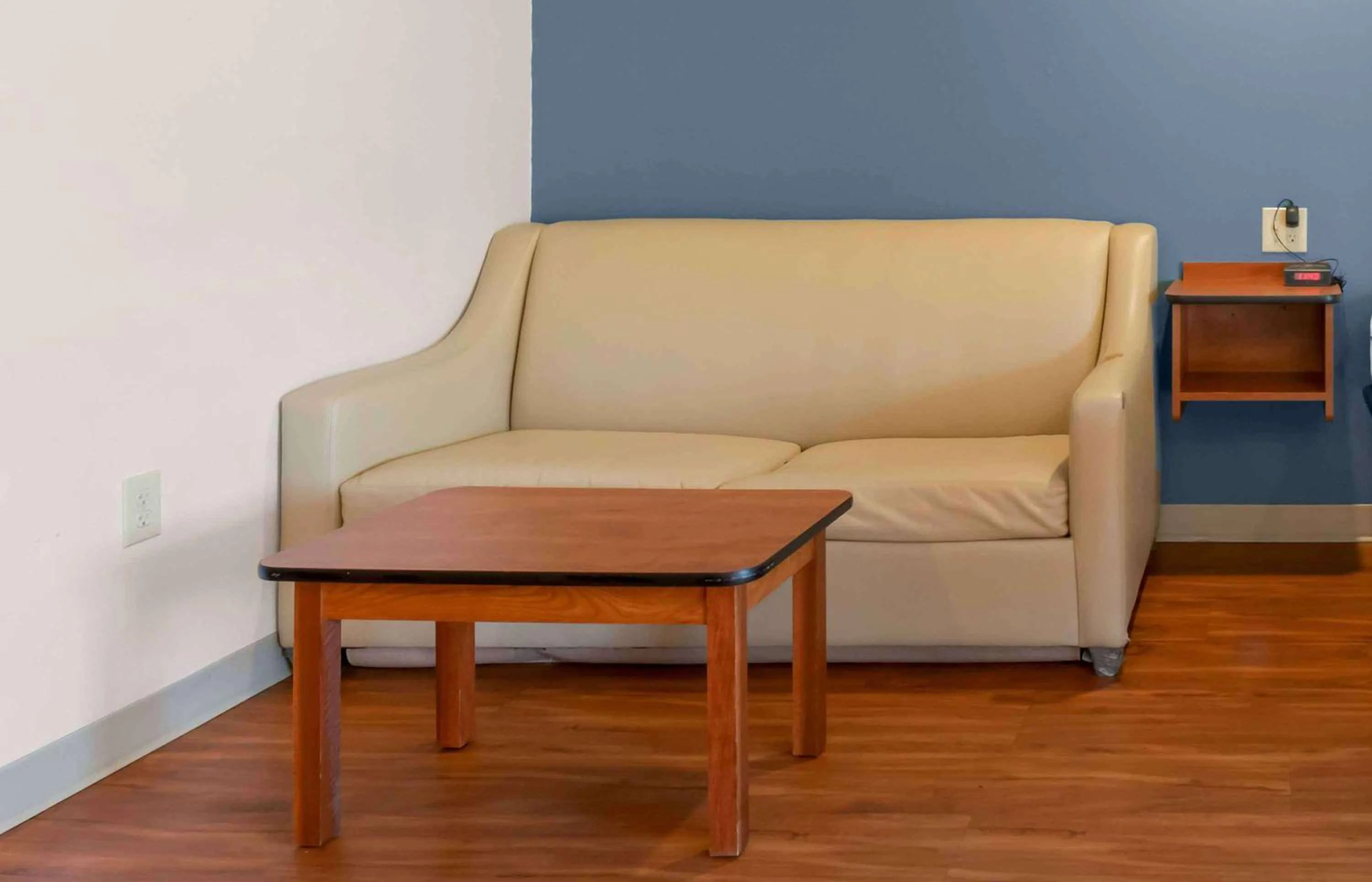 Bedroom in Extended Stay America Select Suites - Cincinnati - Sharonville