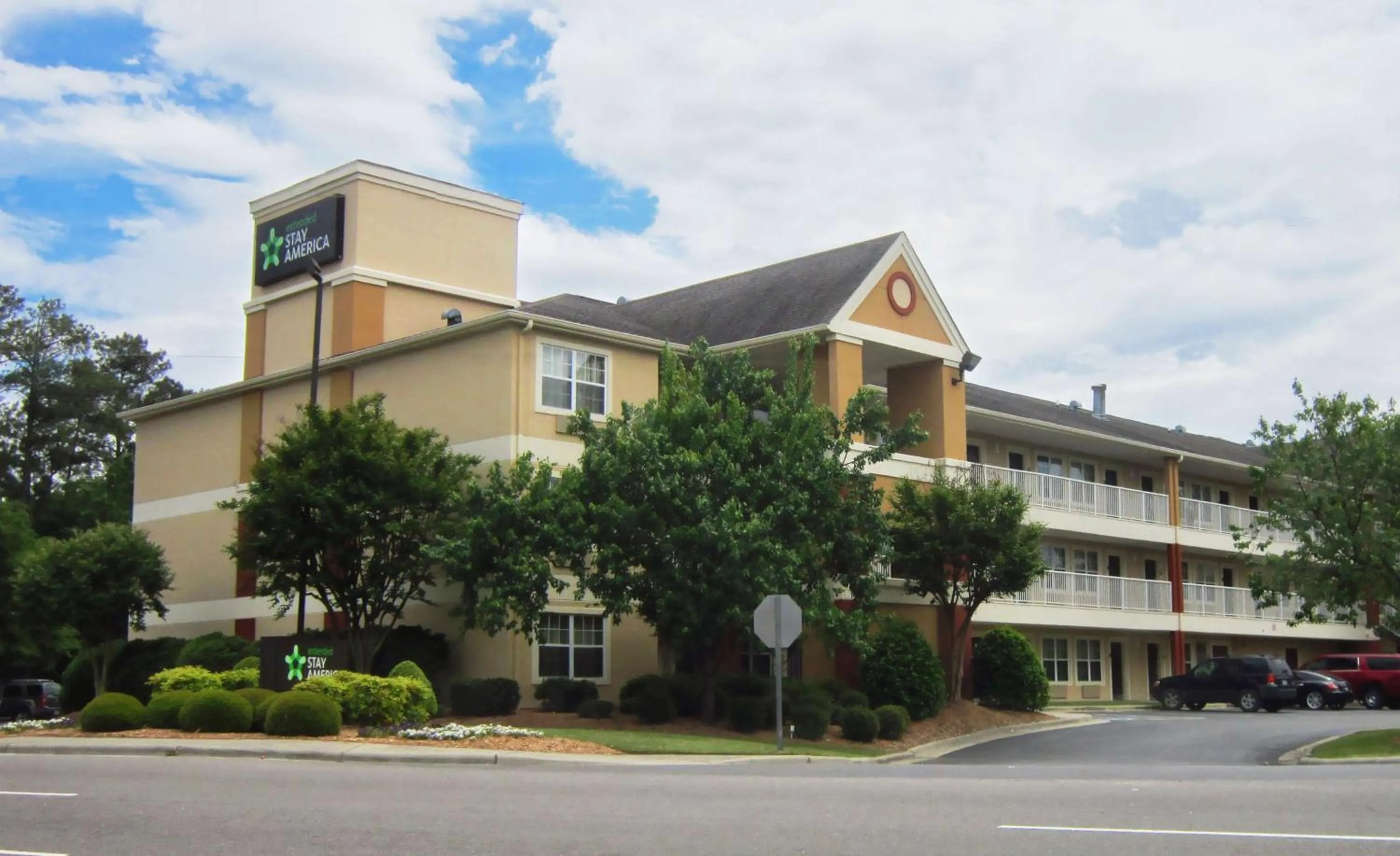 Property building in Extended Stay America Select Suites - Fayetteville - Owen Dr