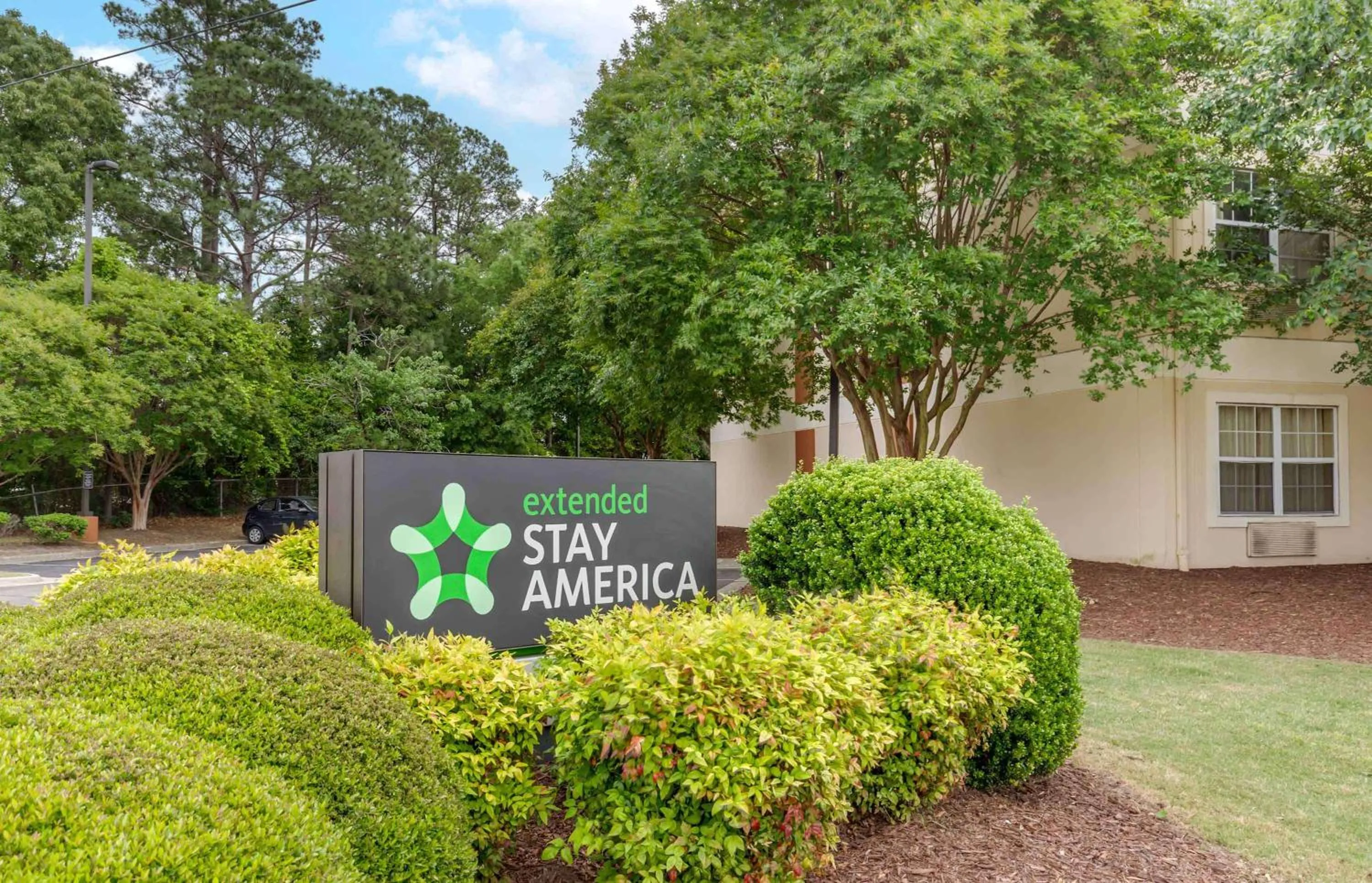 Property building in Extended Stay America Select Suites - Fayetteville - Owen Dr