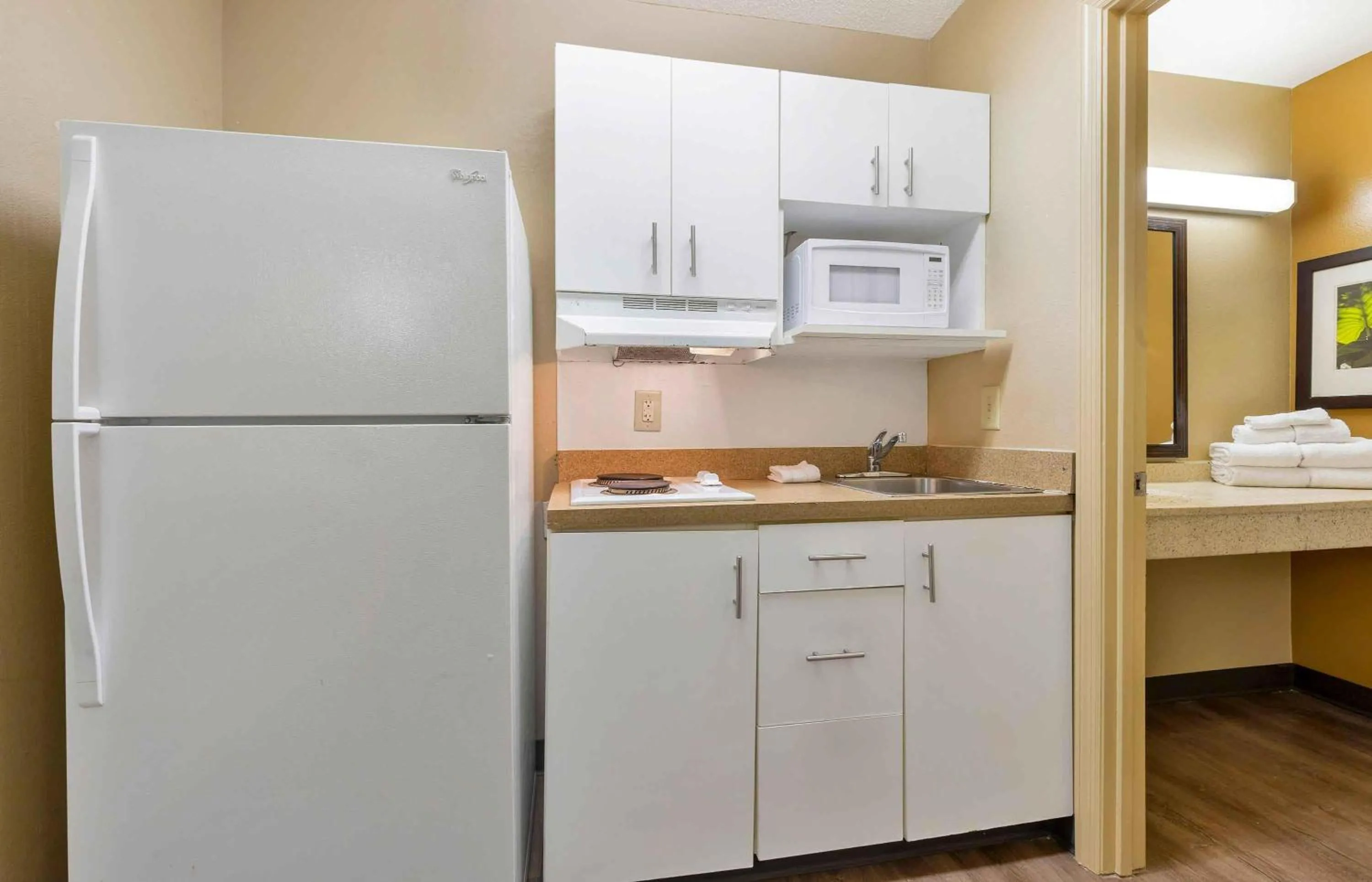 Kitchen or kitchenette in Extended Stay America Suites - Columbia - West - Interstate 126