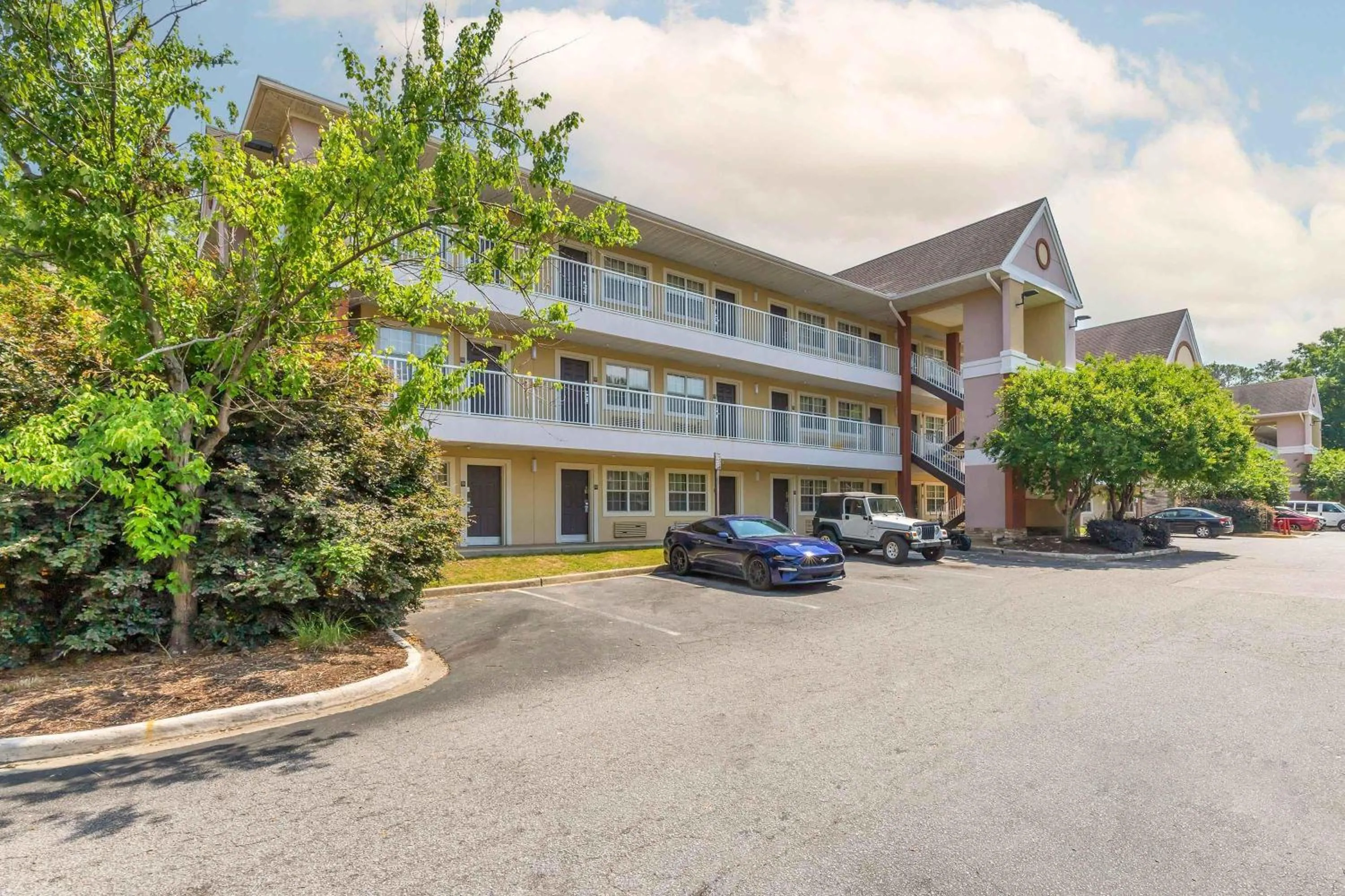 Property building in Extended Stay America Suites - Columbia - West - Interstate 126