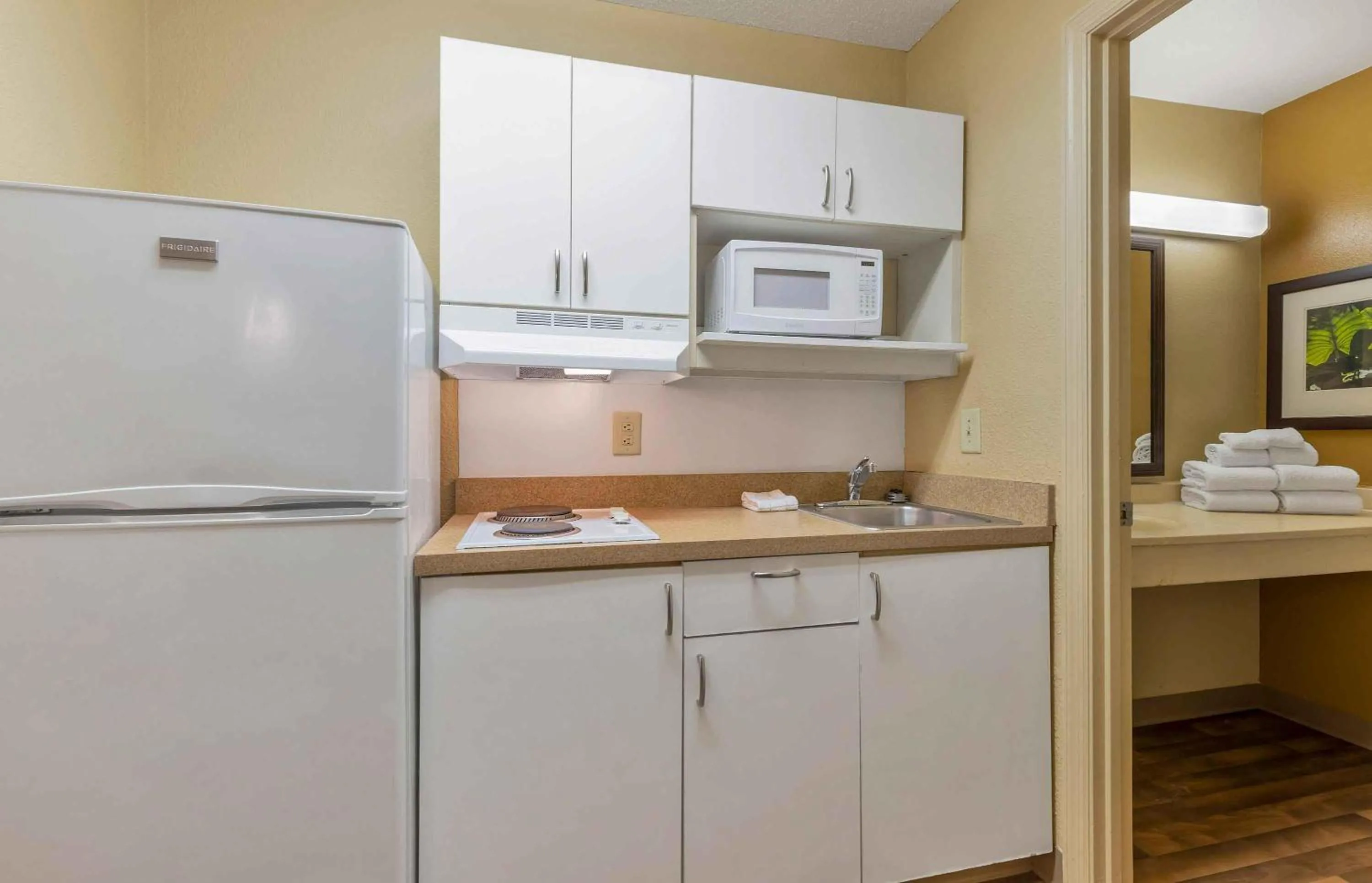 Kitchen or kitchenette in Extended Stay America Suites - Columbia - West - Interstate 126