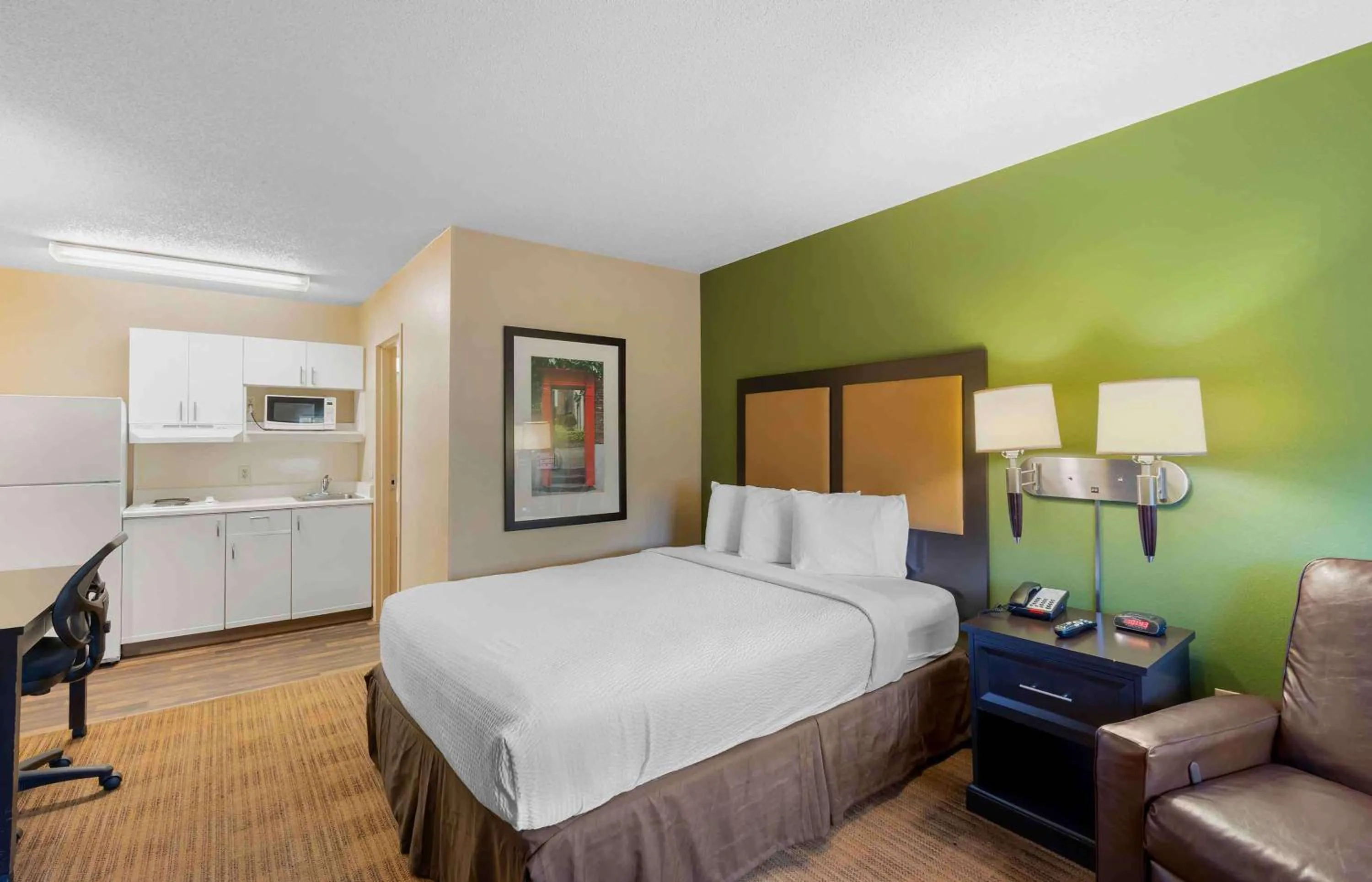 Bedroom, Bed in Extended Stay America Suites - Virginia Beach - Independence Blvd