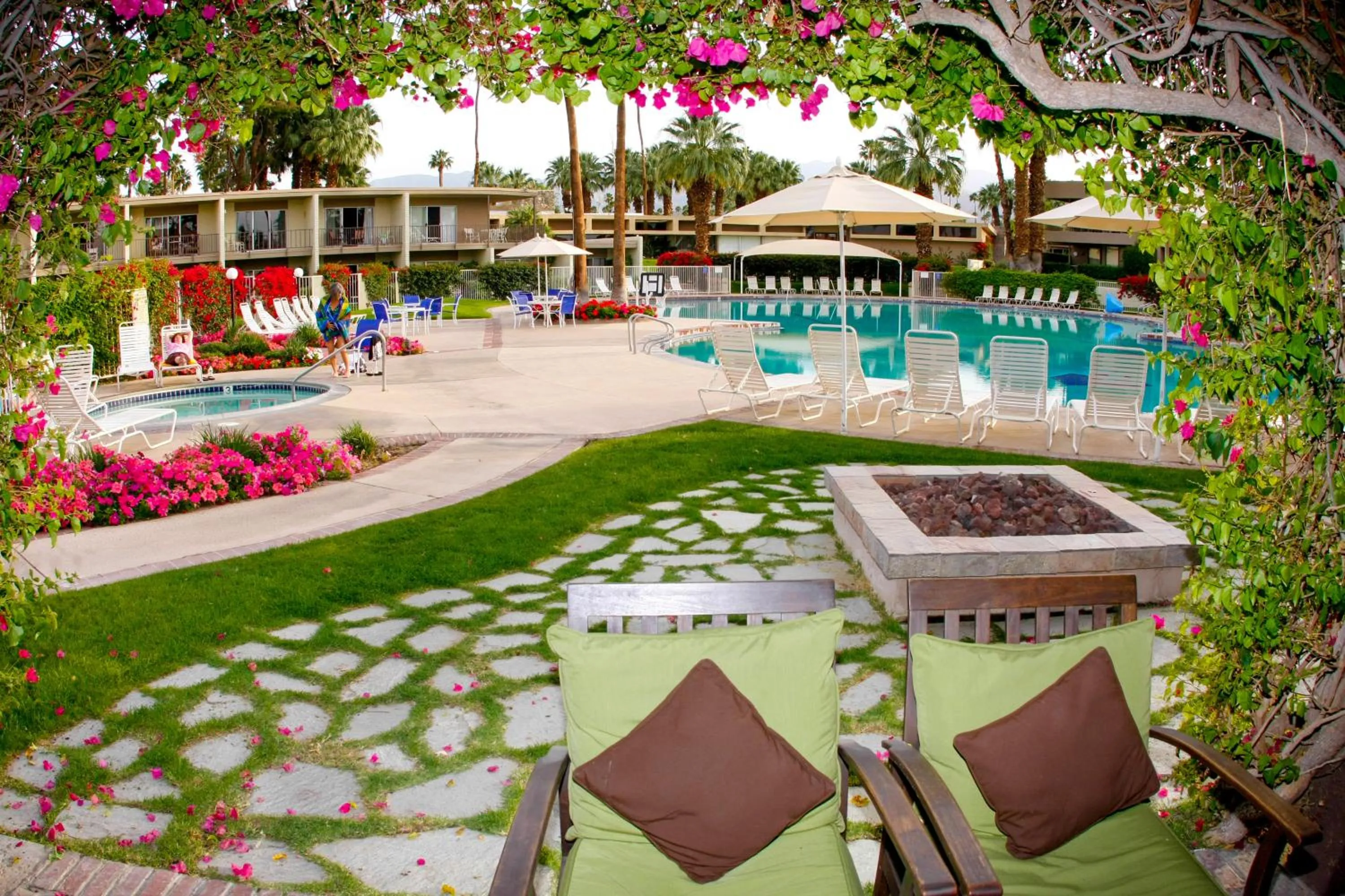 Property building in Shadow Mountain Resort