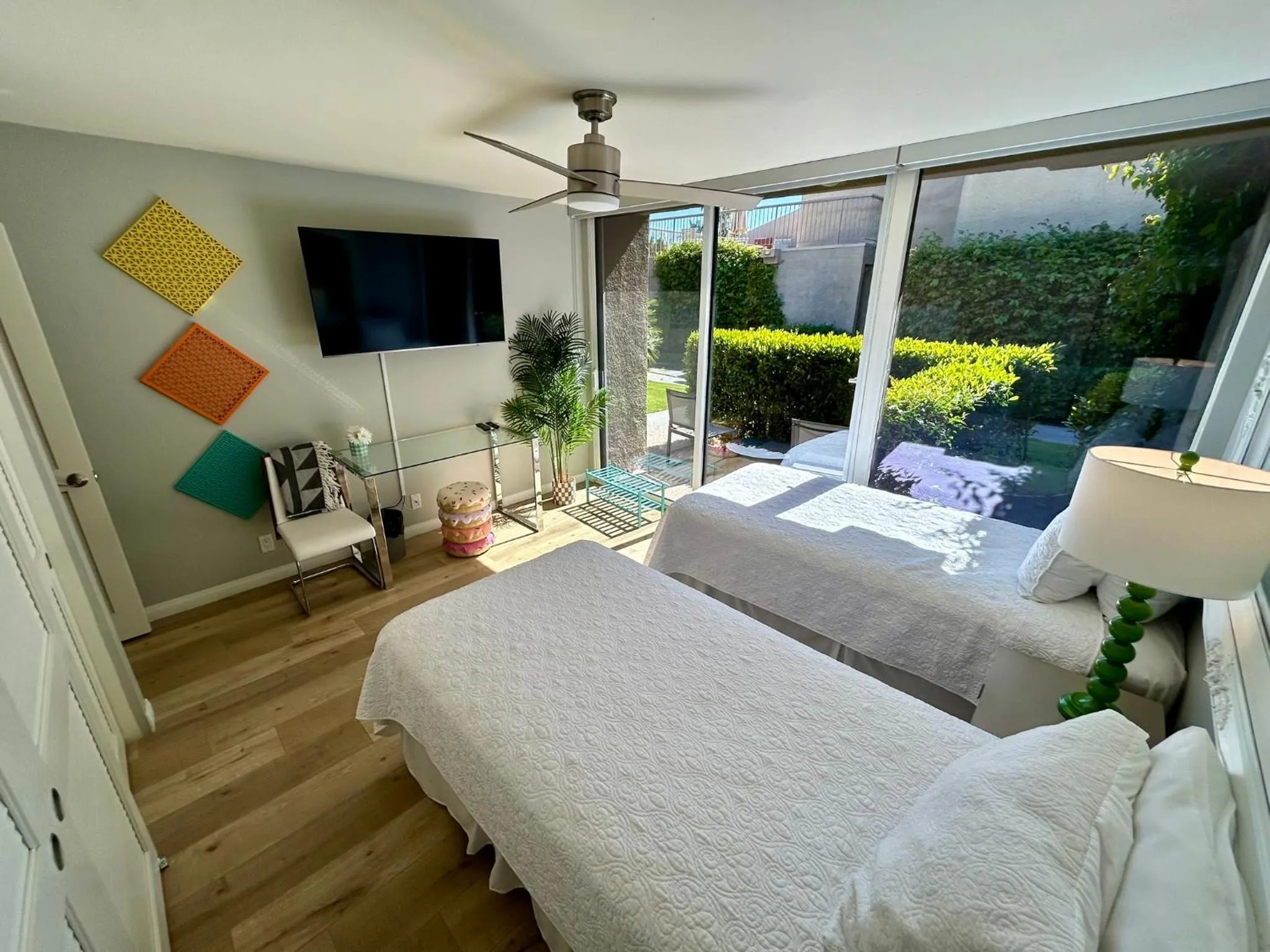 Property building, Bed in Shadow Mountain Resort