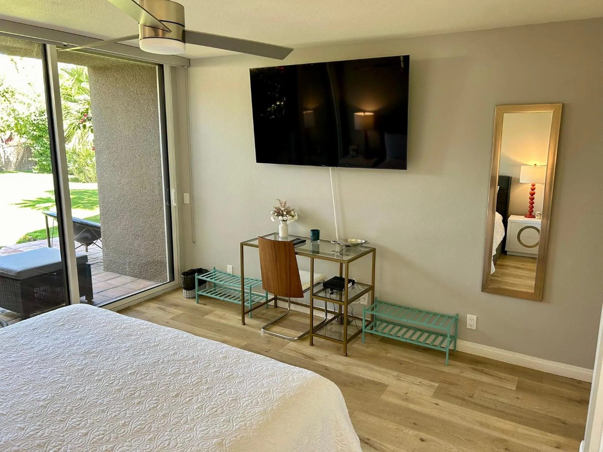 Property building, Bed in Shadow Mountain Resort