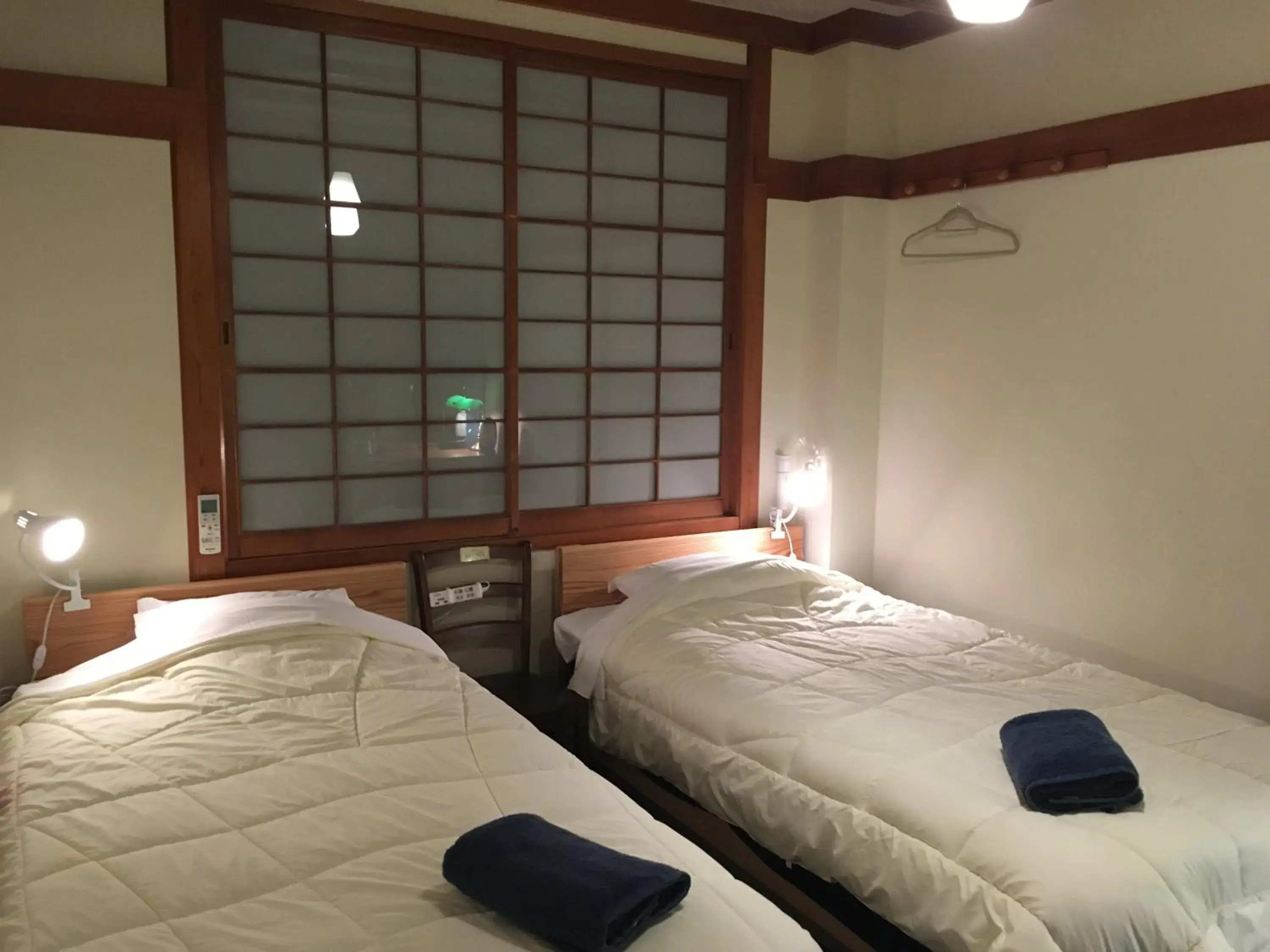 Twin Room - single occupancy in DJANGO Hostel & Lounge Twin Room - single occupancy in DJANGO Hostel & Lounge