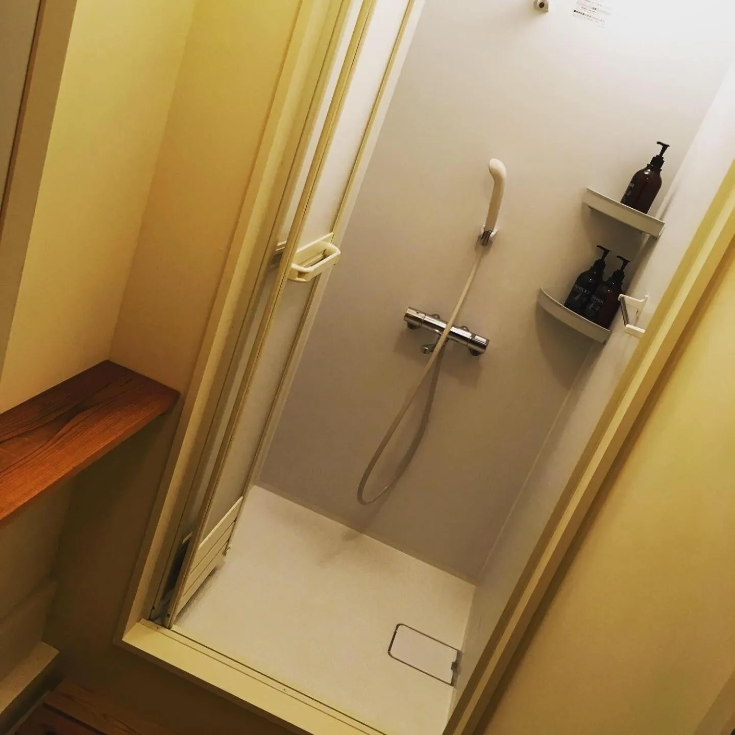 Shower in DJANGO Hostel & Lounge