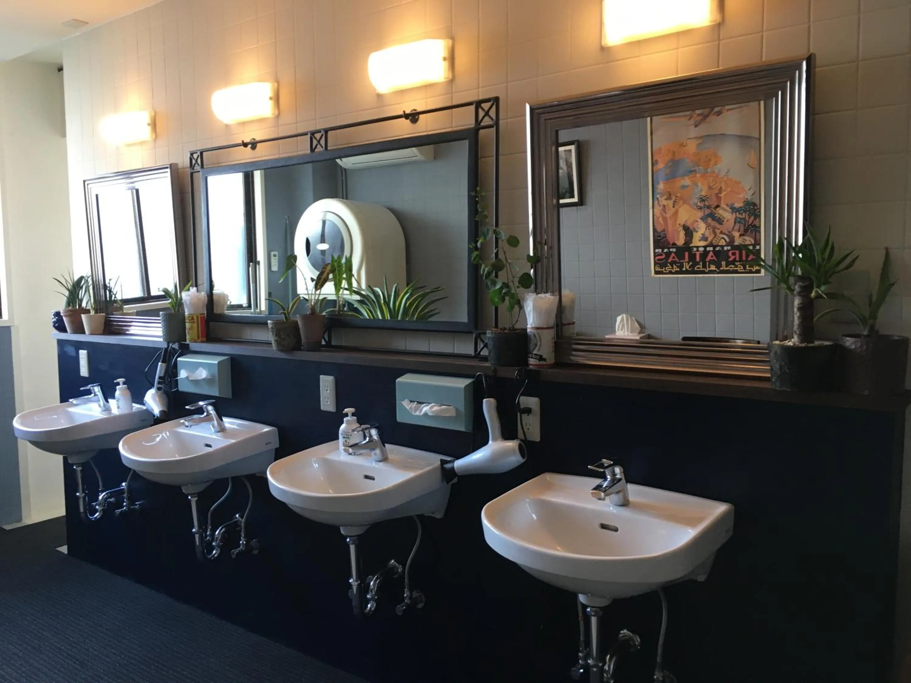 Shower in DJANGO Hostel & Lounge