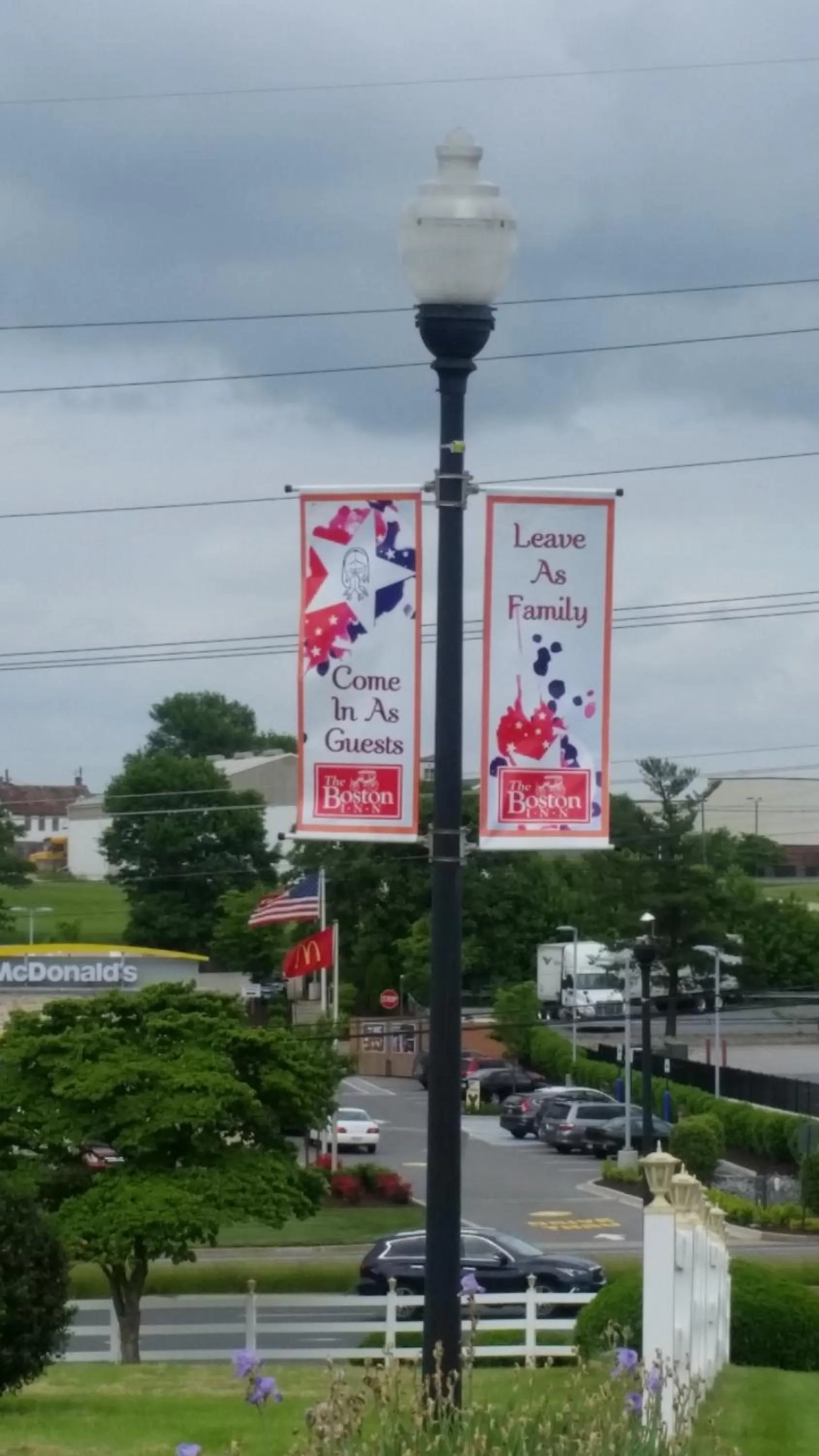 Logo/Certificate/Sign in The Boston Inn