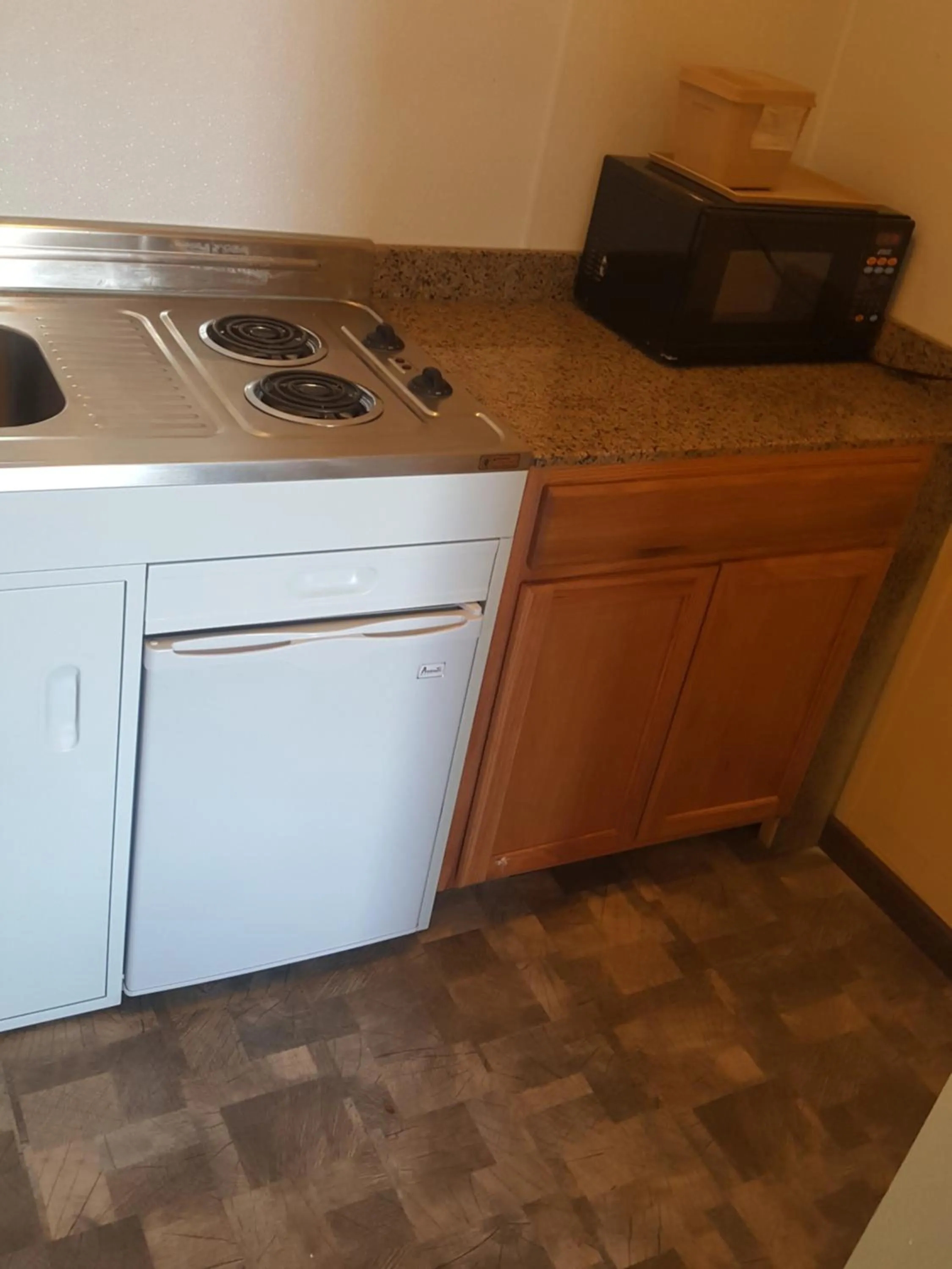 Kitchen or kitchenette in The Boston Inn