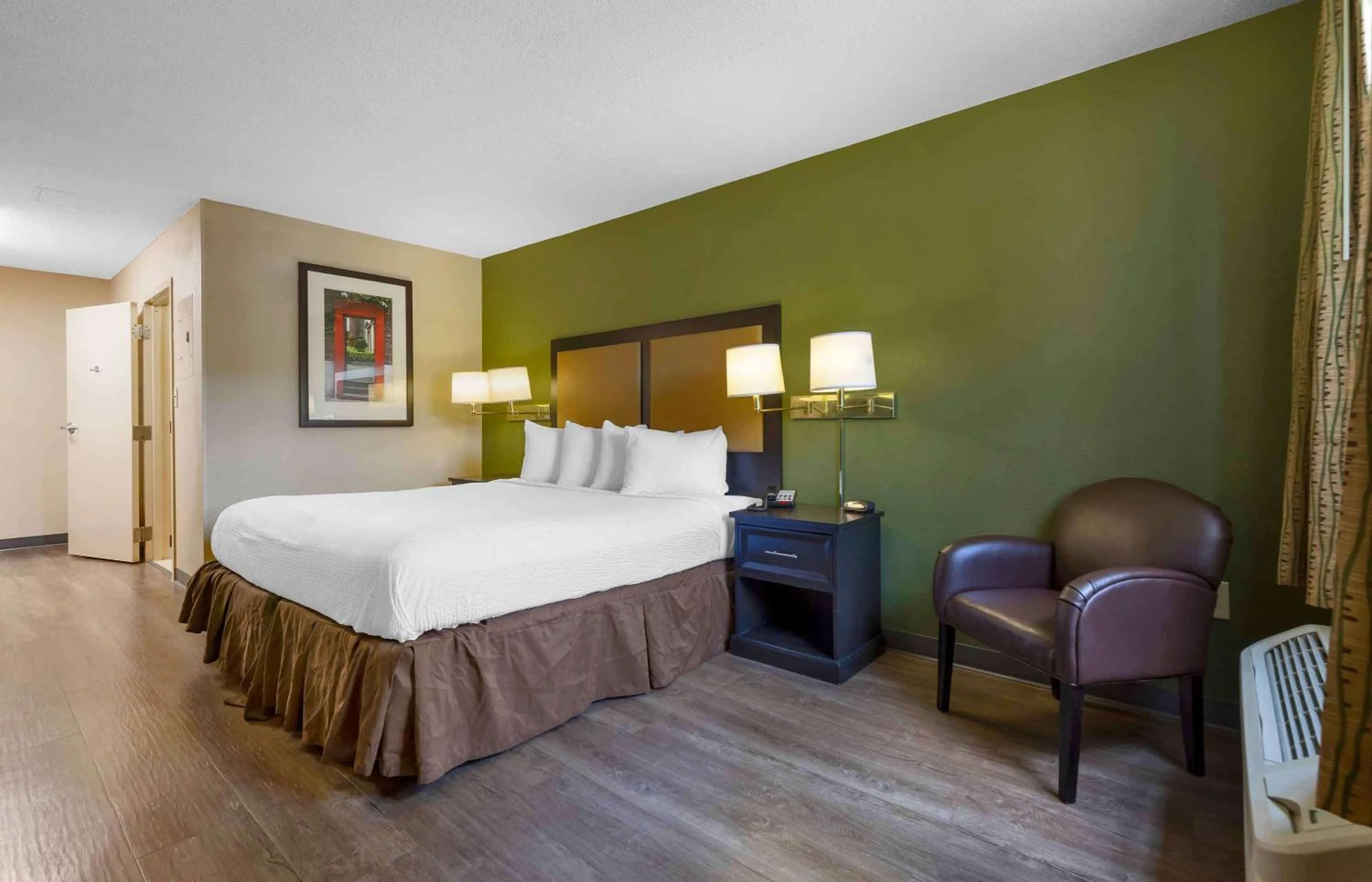 Bedroom, Bed in Extended Stay America Select Suites - Columbia - Ft Jackson